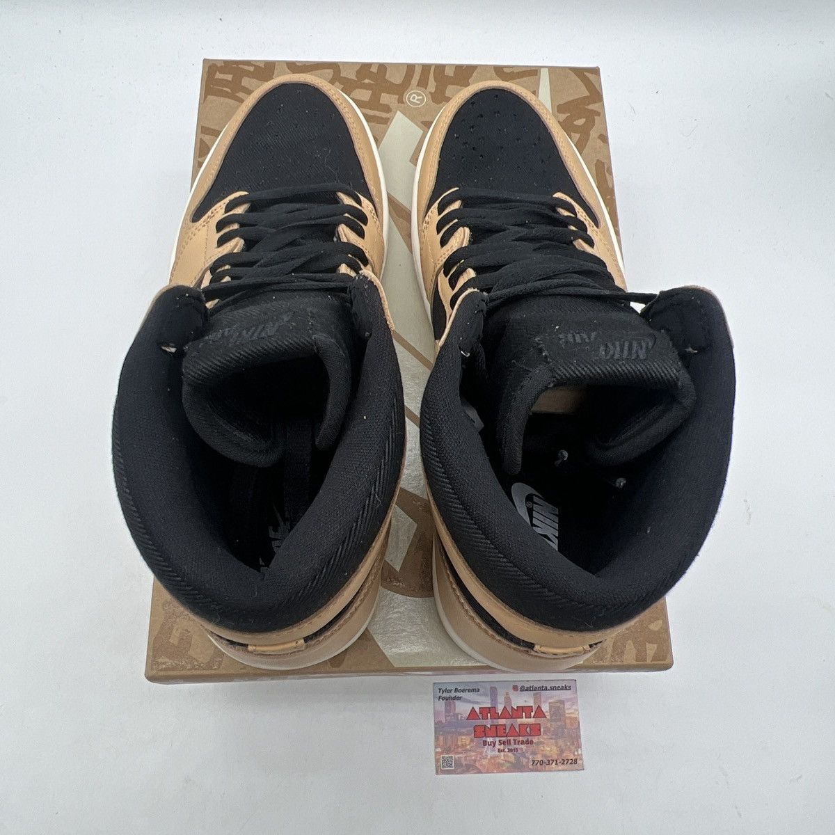 Nike Air Jordan 1 high heirloom Size US 11 / EU 44 - 7 Thumbnail