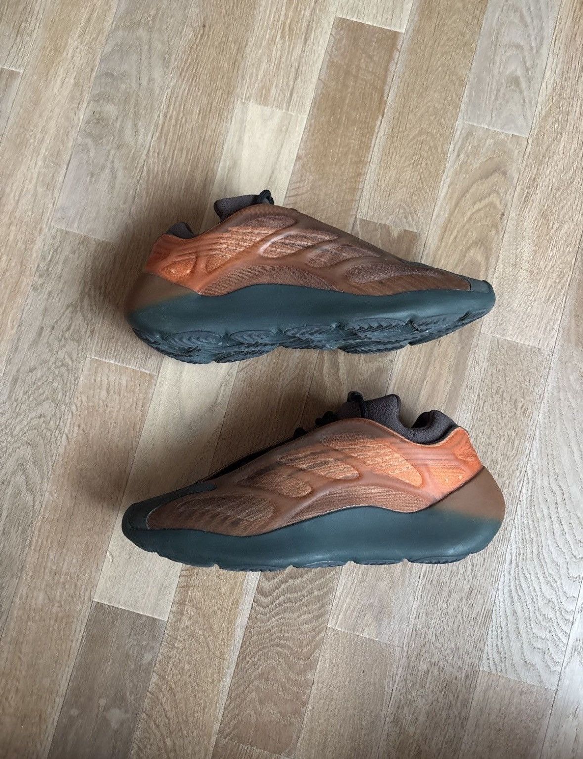 Adidas × Kanye West × Yeezy YEEZY 700 V3 Copper Fade Size US 9.5 / EU 42-43 - 1 Thumbnail
