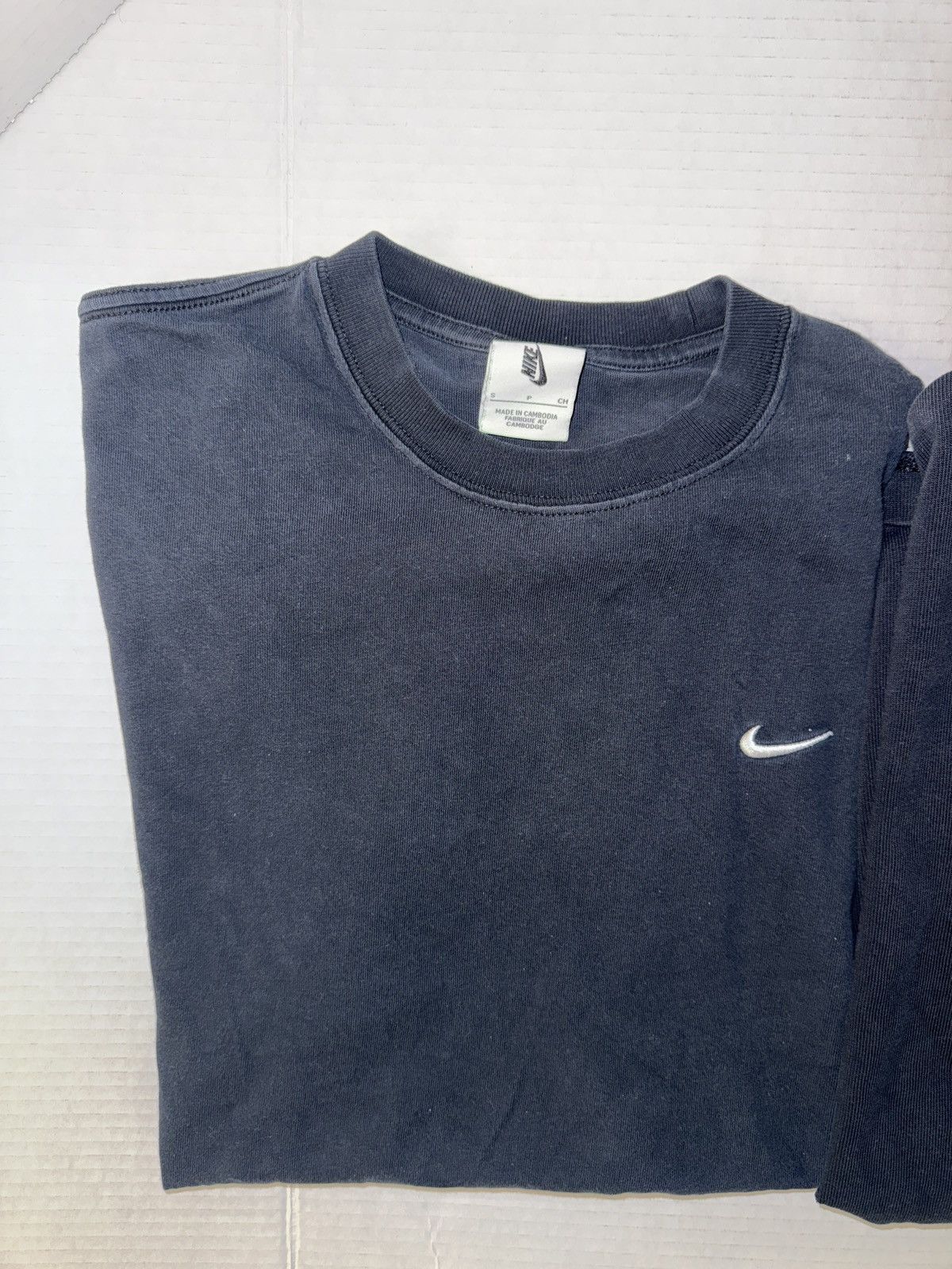 Nike Nike Center / Mini Swoosh T-Shirts size Small Size US S / EU 44-46 / 1 - 2 Thumbnail