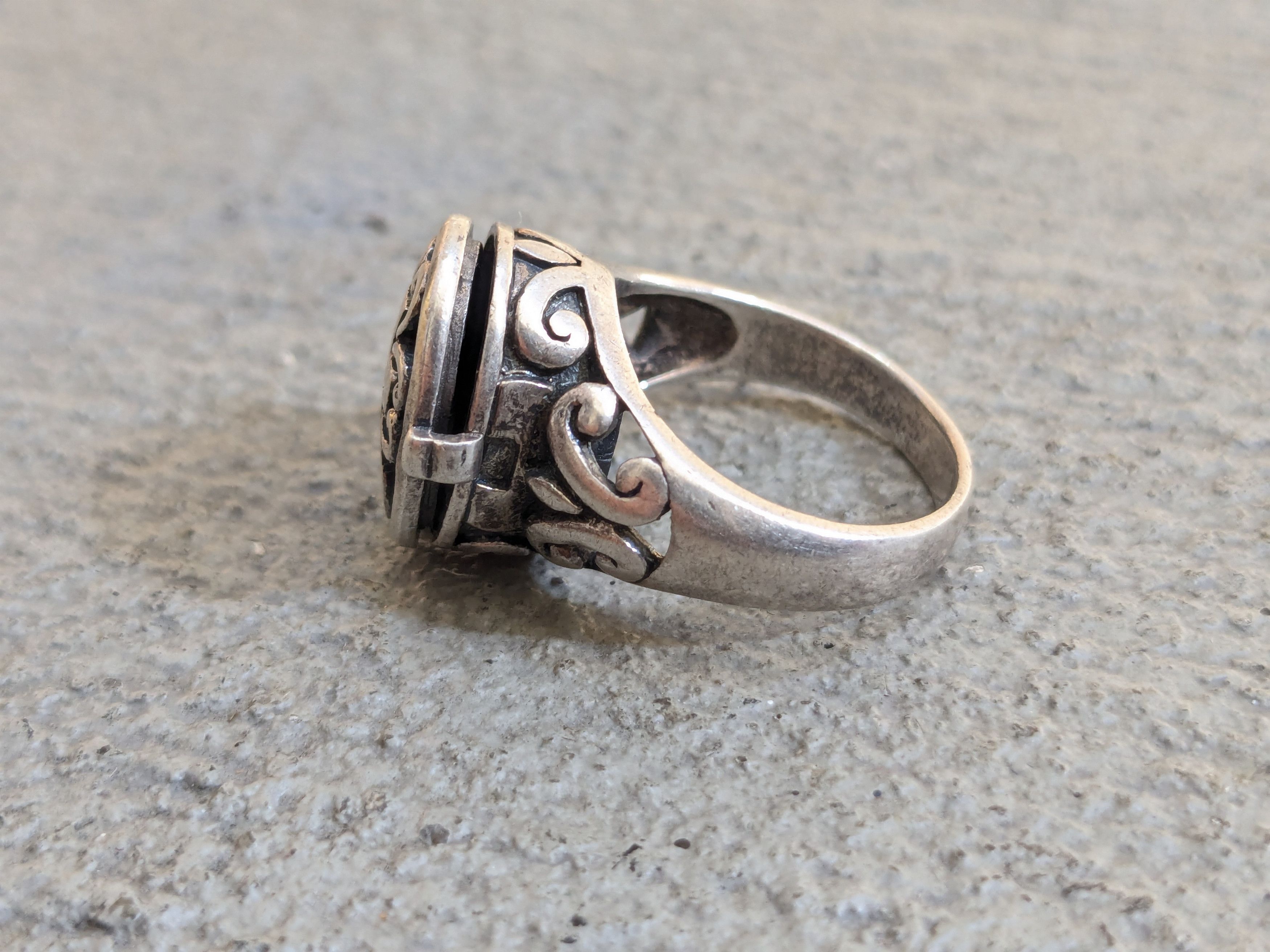 Jewelry × Sterling Silver Sterling Silver Poison Ring 5.75 Cross Size ONE SIZE - 6 Thumbnail