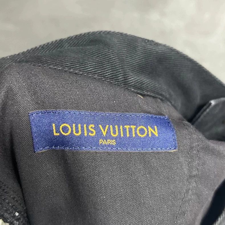 Louis Vuitton Black graffiti logo jeans 2502-Nextarrow