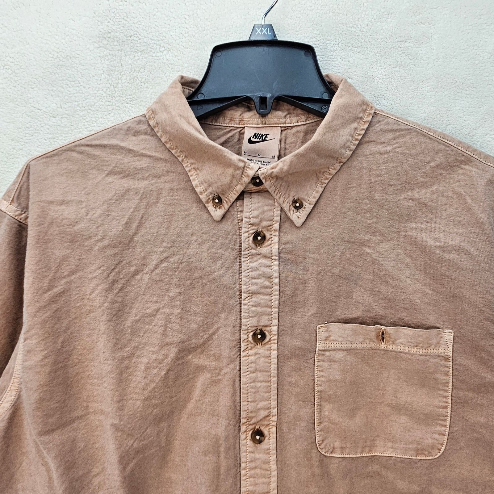 Nike NIKE MEN'S MEDIUM ACG-STYLE BUTTON DOWN OXFORD SHIRT TAN Size US M / EU 48-50 / 2 - 6 Thumbnail