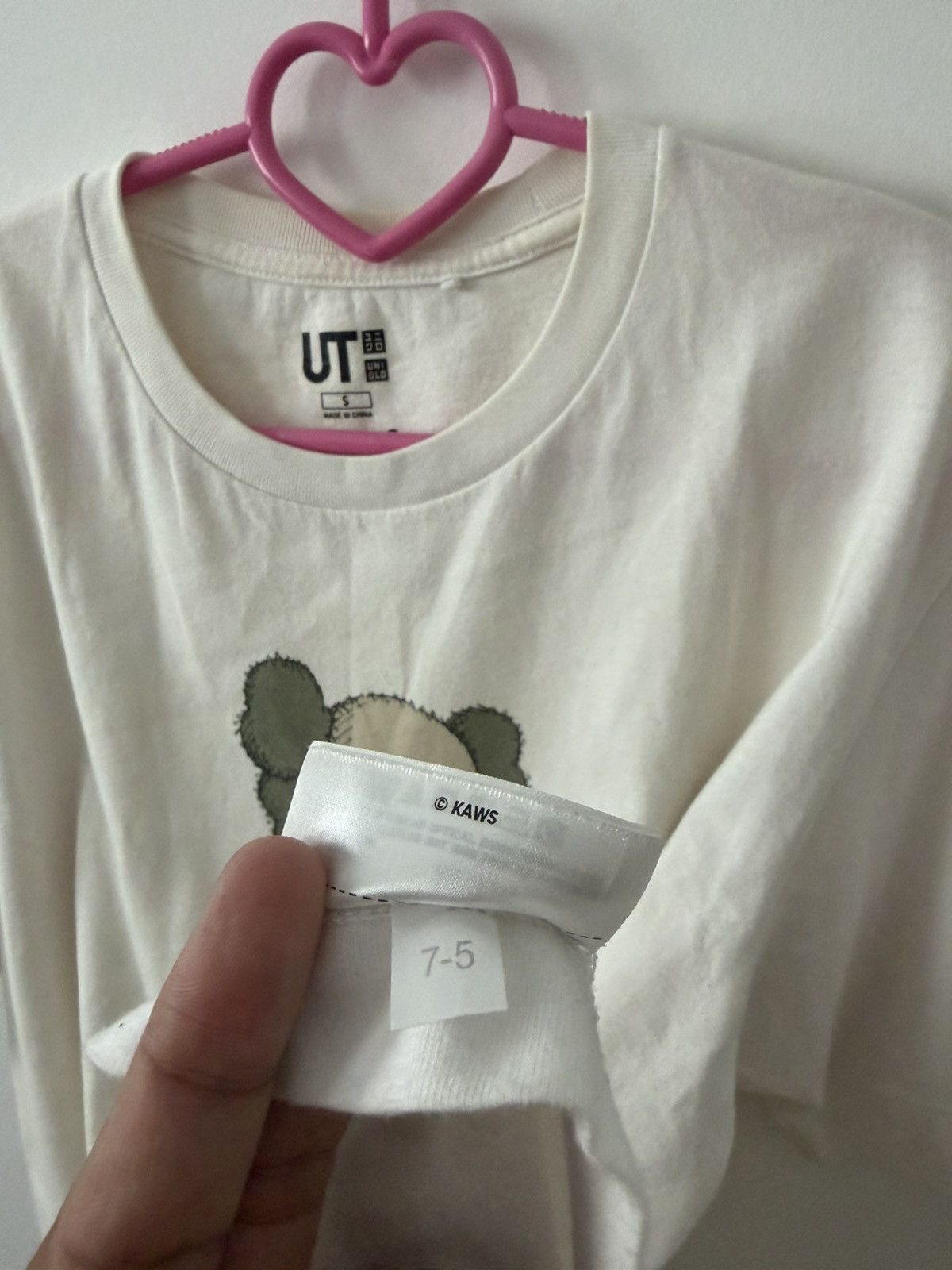 Kaws × Uniqlo Rare KAWS X Uniqlo Graphic Embroidered XX White Tee Size US S / EU 44-46 / 1 - 6 Thumbnail