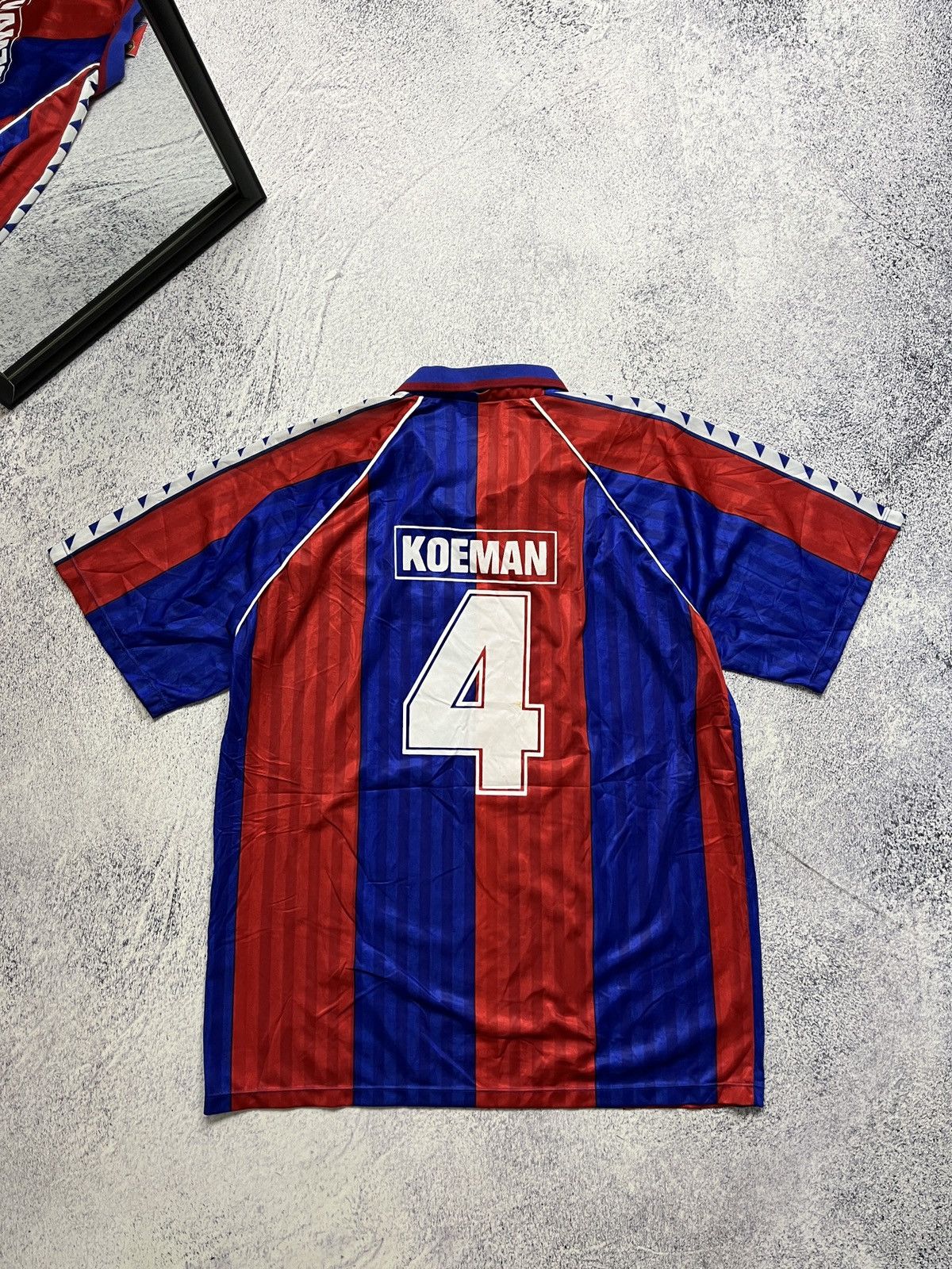 Vintage Vintage Barcelona 90’s Home Soccer Jersey Koeman #4 Size US L / EU 52-54 / 3 - 16 Thumbnail