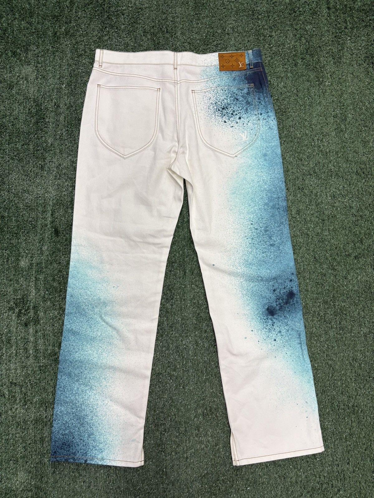 Louis Vuitton Louis Vuitton LV Spray Denim Pants White Blue Jeans Size 38 Size US 38 / EU 54 - 8 Thumbnail