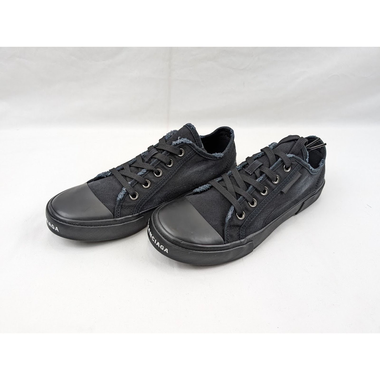 Balenciaga o1rshd1 Paris Low-Top Sneakers in Black Size US 8 / EU 41 - 18 Thumbnail