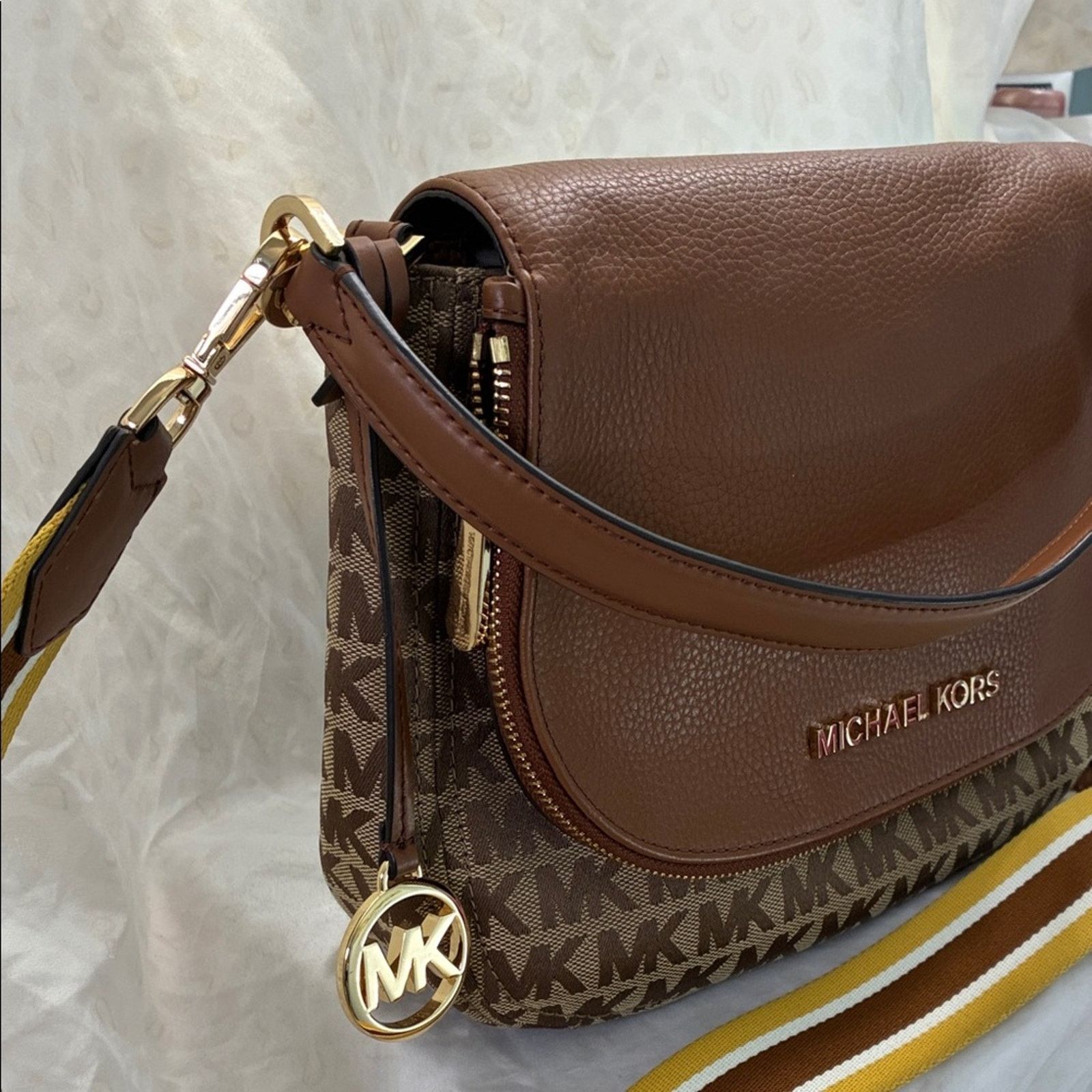 Michael Kors Michael Kors Brown and Tan Messenger Crossbody Size ONE SIZE - 7 Thumbnail