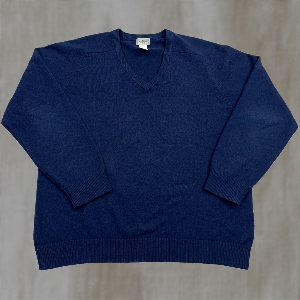 Vintage LL Bean Sweater Men Large Navy Blue Wool Knit V-Neck Pullover Lightweight casual Regular Fit Long Sleeve Size US L / EU 52-54 / 3 - 1 Thumbnail