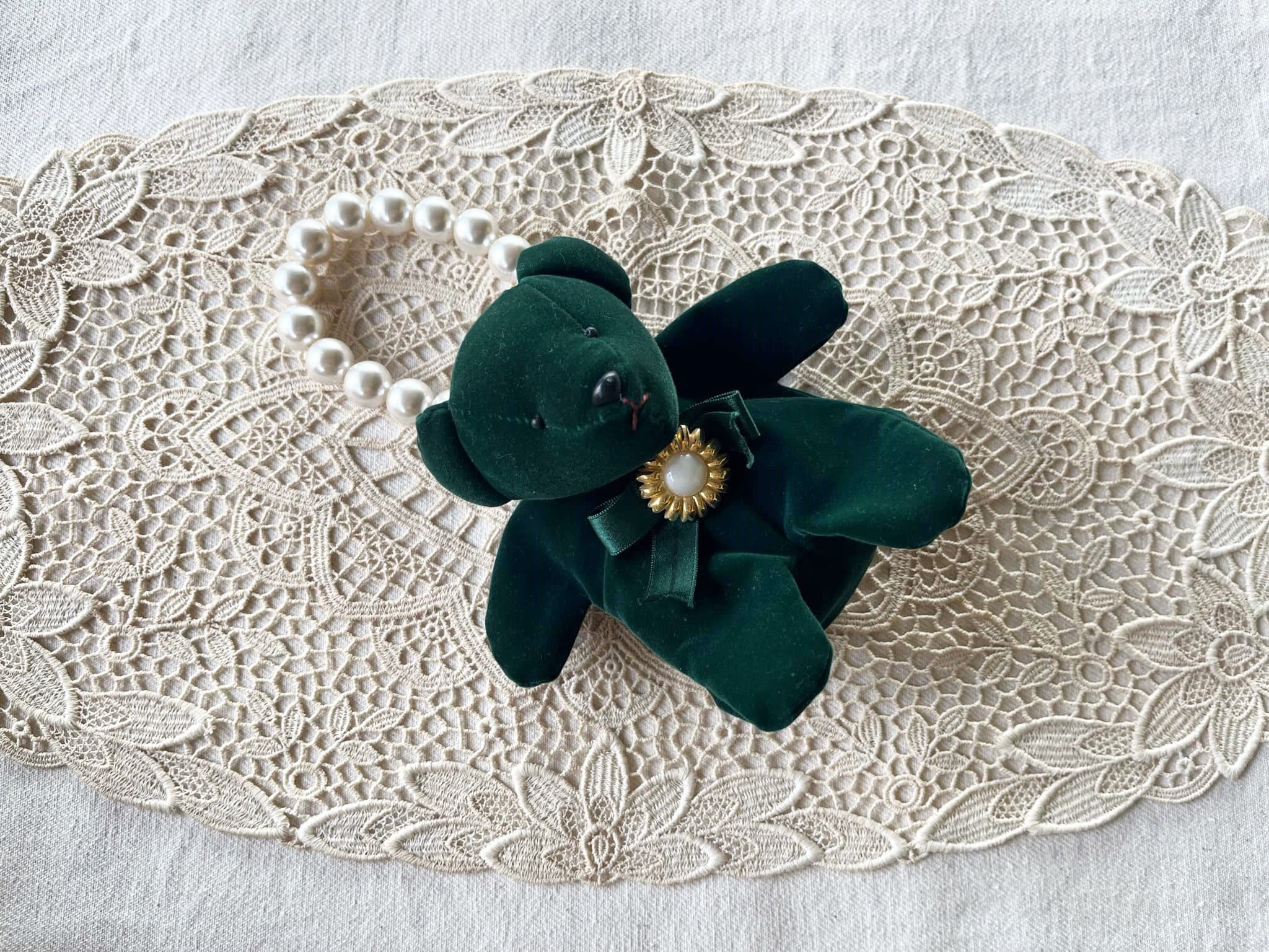 Vintage 3 Dimension Green Bear Wristlet coin purse with pearl strap Size ONE SIZE - 1 Thumbnail