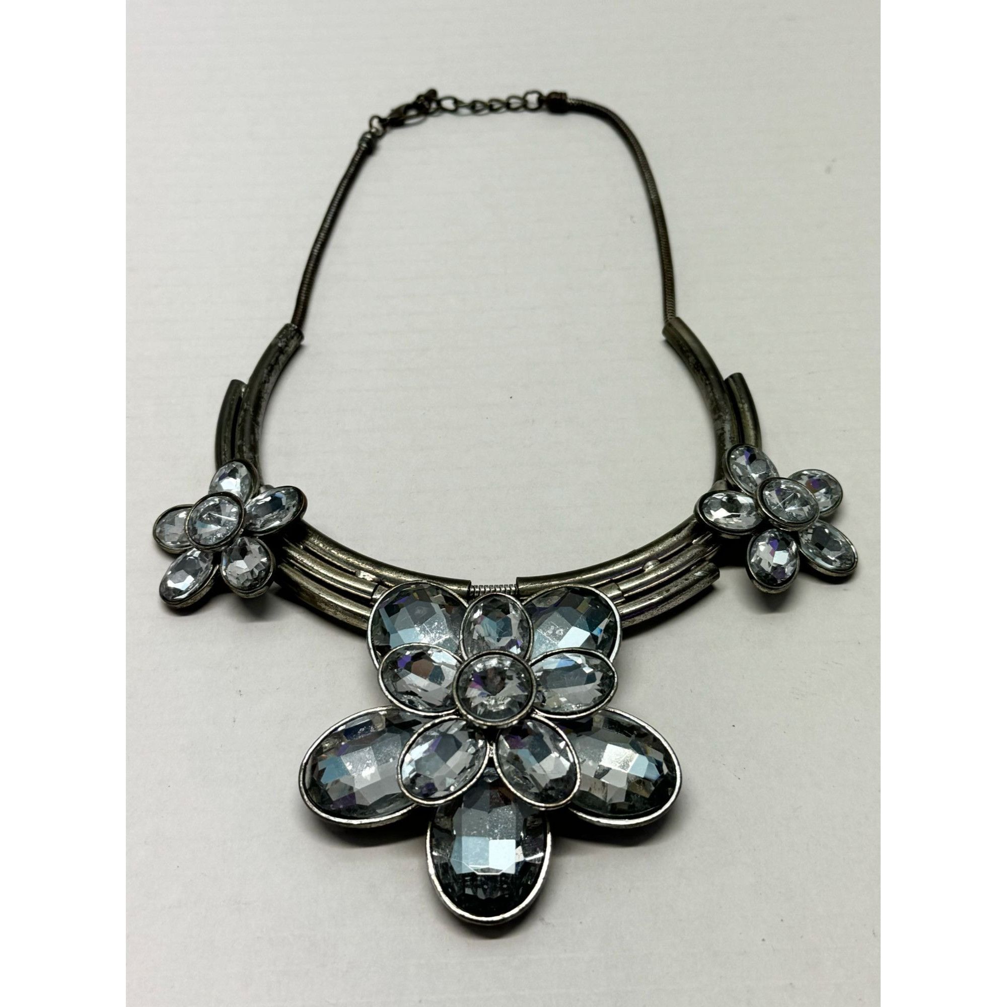 Vintage Vintage large metal rhinestone flower collar necklace Size ONE SIZE - 2 Thumbnail