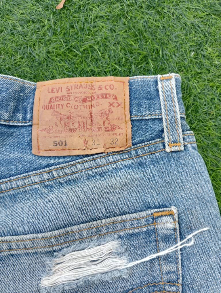 Levi's VINTAGE LEVI’S 501 BUTTON 555 SHORT JEANS Size US 31 - 6 Thumbnail