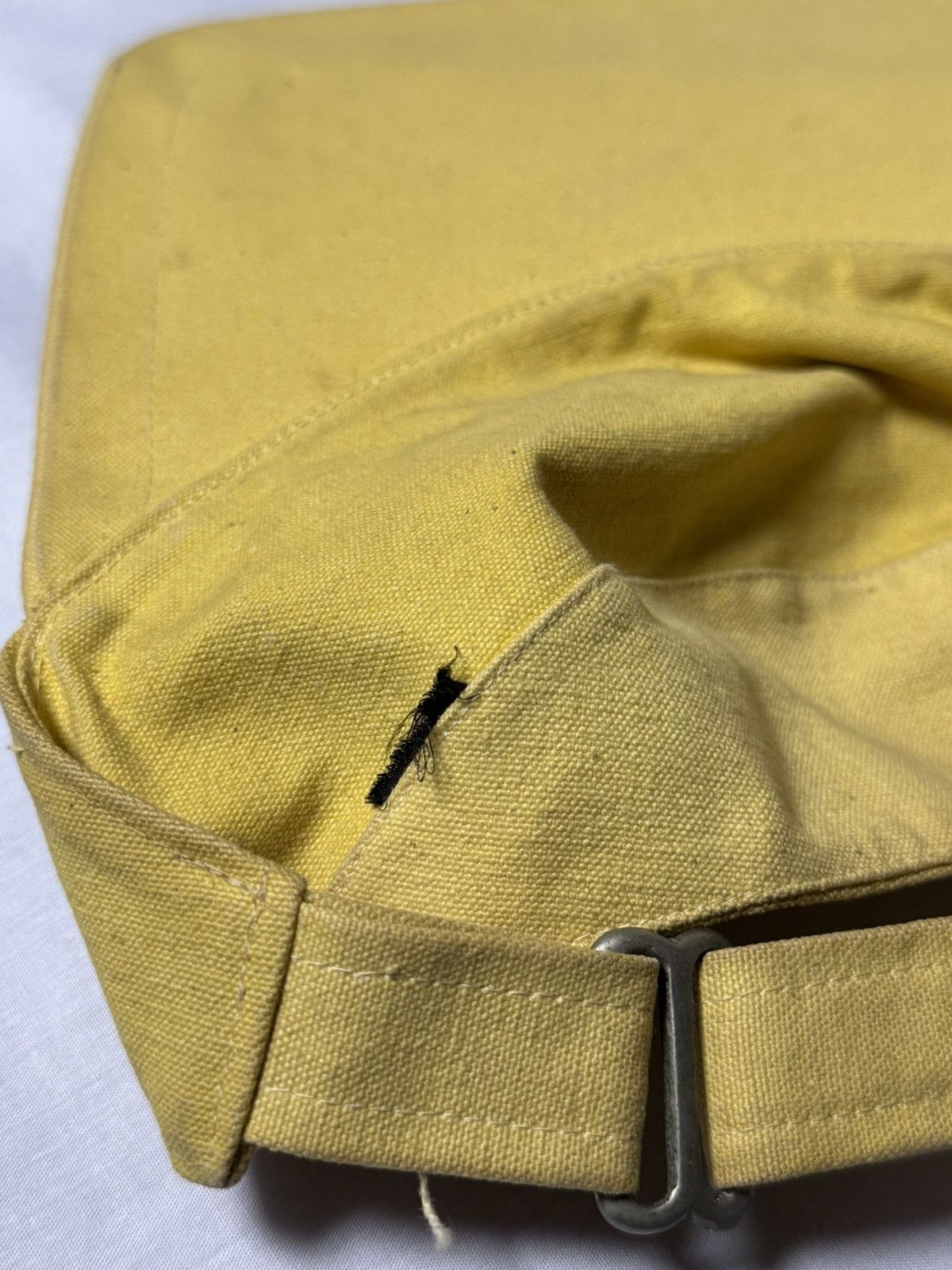 Vintage vintage yellow cap branding for White Horse Scotch Whisky. Size ONE SIZE - 8 Thumbnail