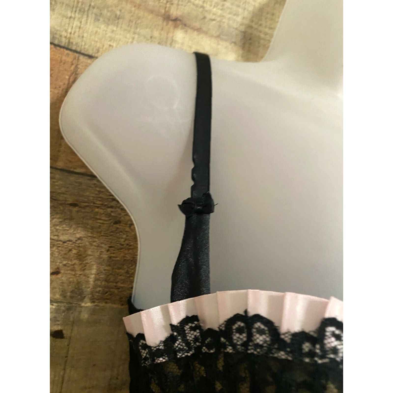 Victoria's Secret Victoria's Secret Black Lace AND FRILLS Underwire 34C BRA Size ONE SIZE - 2 Thumbnail
