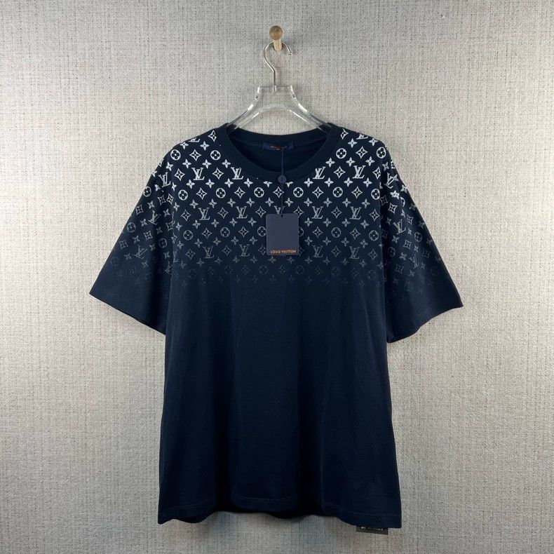 Louis Vuitton Louis Vuitton size 5l SS24 Logo Gradient Casual Crew Neck S Size US M / EU 48-50 / 2 - 1 Thumbnail