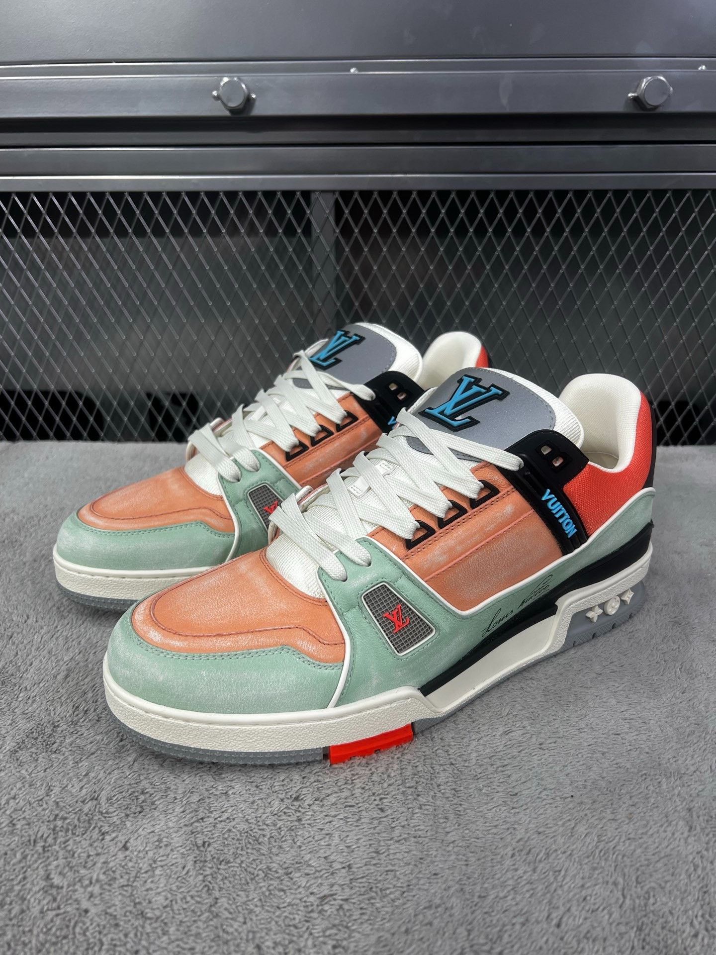 Louis Vuitton Louis Vuitton Training Green Lowtop Sneakers 43 Men Size US 10 / EU 43 - 1 Thumbnail