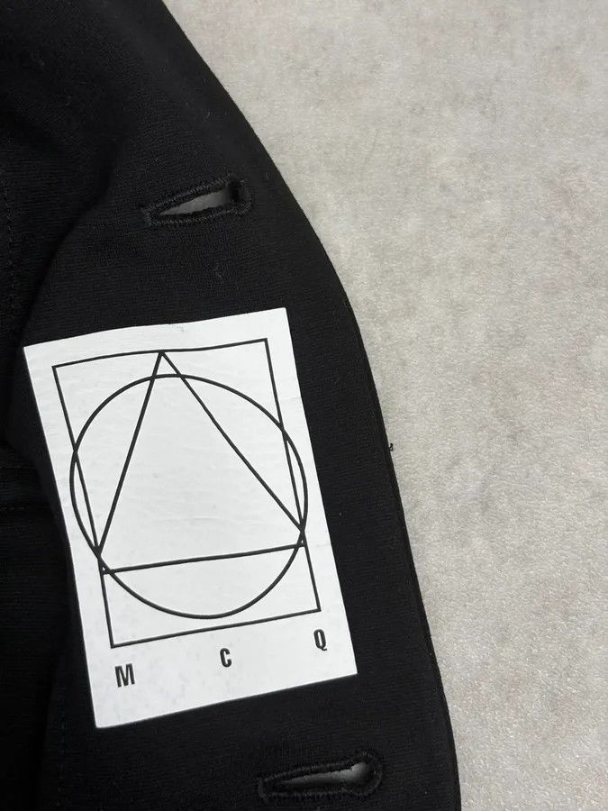 Alexander McQueen AW2016 Alexander McQueen Black Buttoned Minimalist Jacket Size US S / EU 44-46 / 1 - 9 Thumbnail