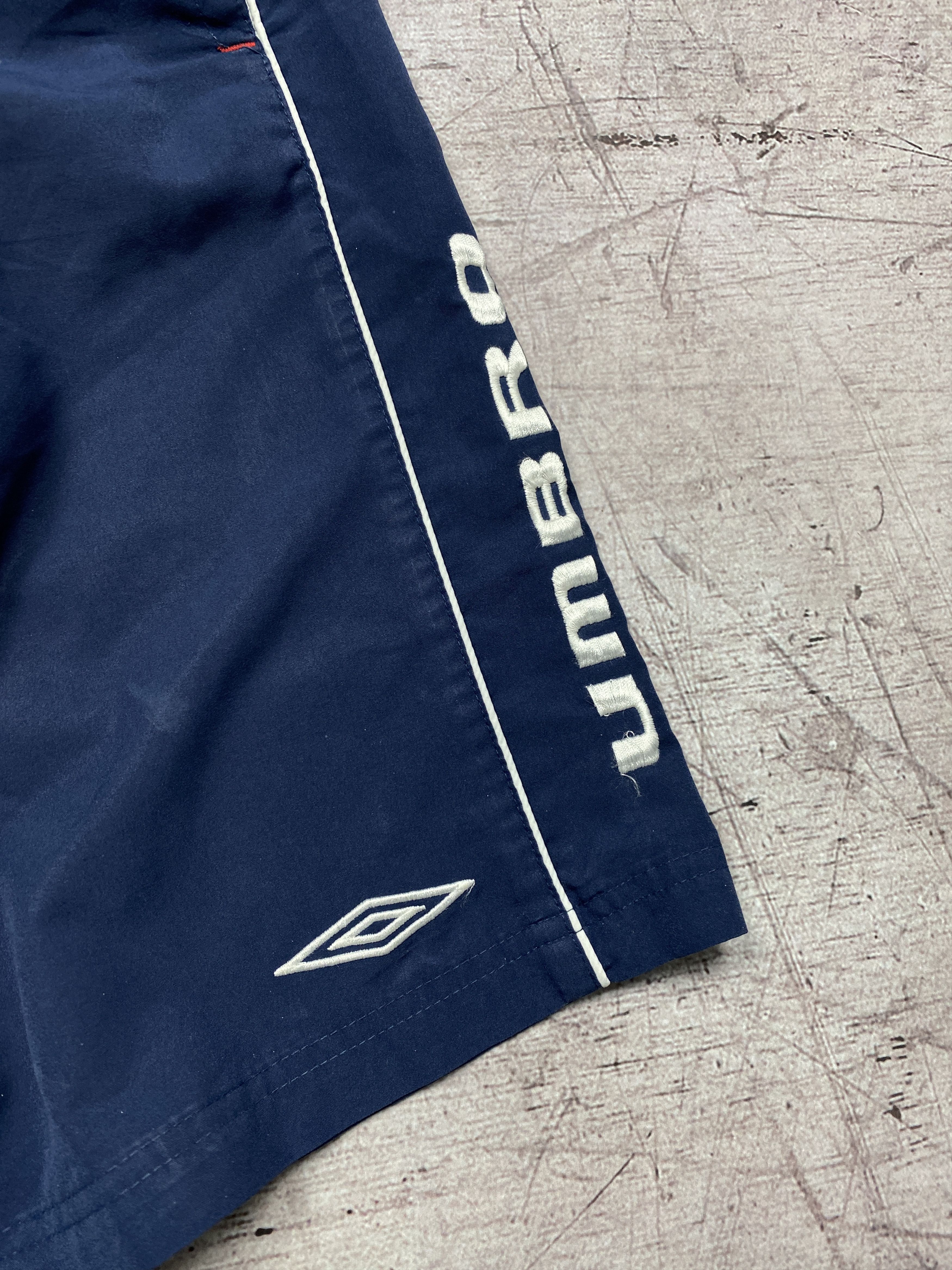 Umbro Umbro Vintage Mens Nylon Shorts Size US 38 / EU 54 - 2 Thumbnail