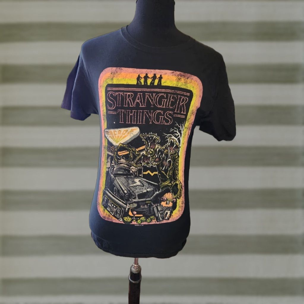 Vintage Stranger Things Arcade T Shirt Short Sleeve Unisex Adults 100% Cotton Medium Black Graphic Print Retro Size US M / EU 48-50 / 2 - 1 Thumbnail