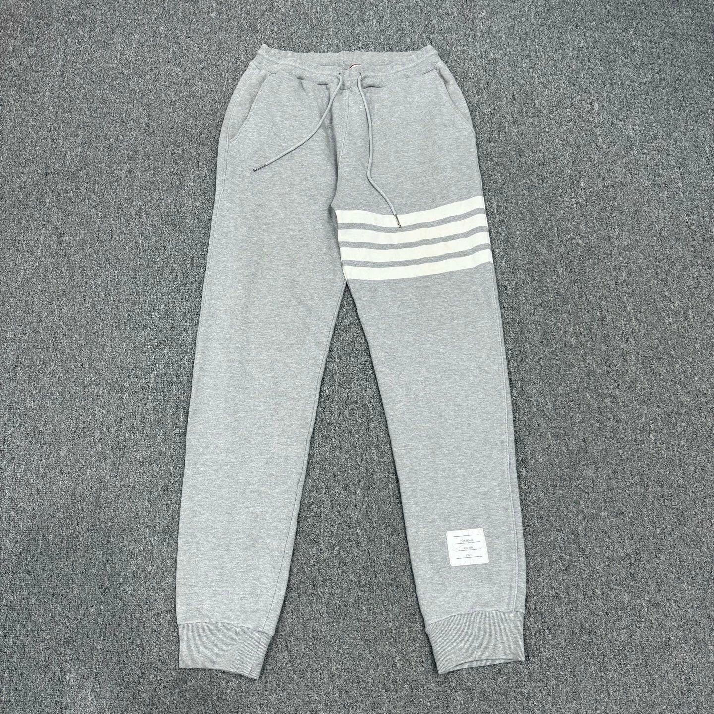 Thom Browne Thom Browne TB Gray 4-Stripe Pants 2 9/10 Size US 36 / EU 52 - 1 Thumbnail