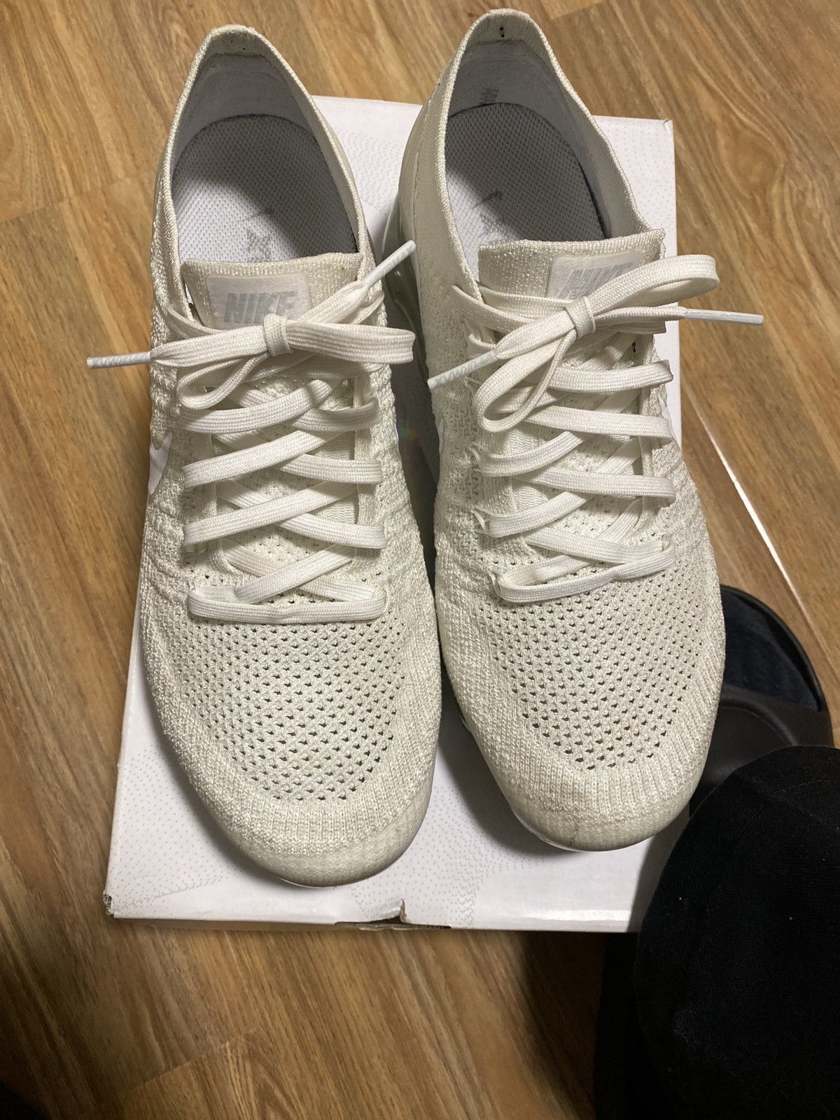 Nike Nike Air Vapormax Flyknit 1.0 Light Bone Size US 8 / EU 41 - 2 Thumbnail