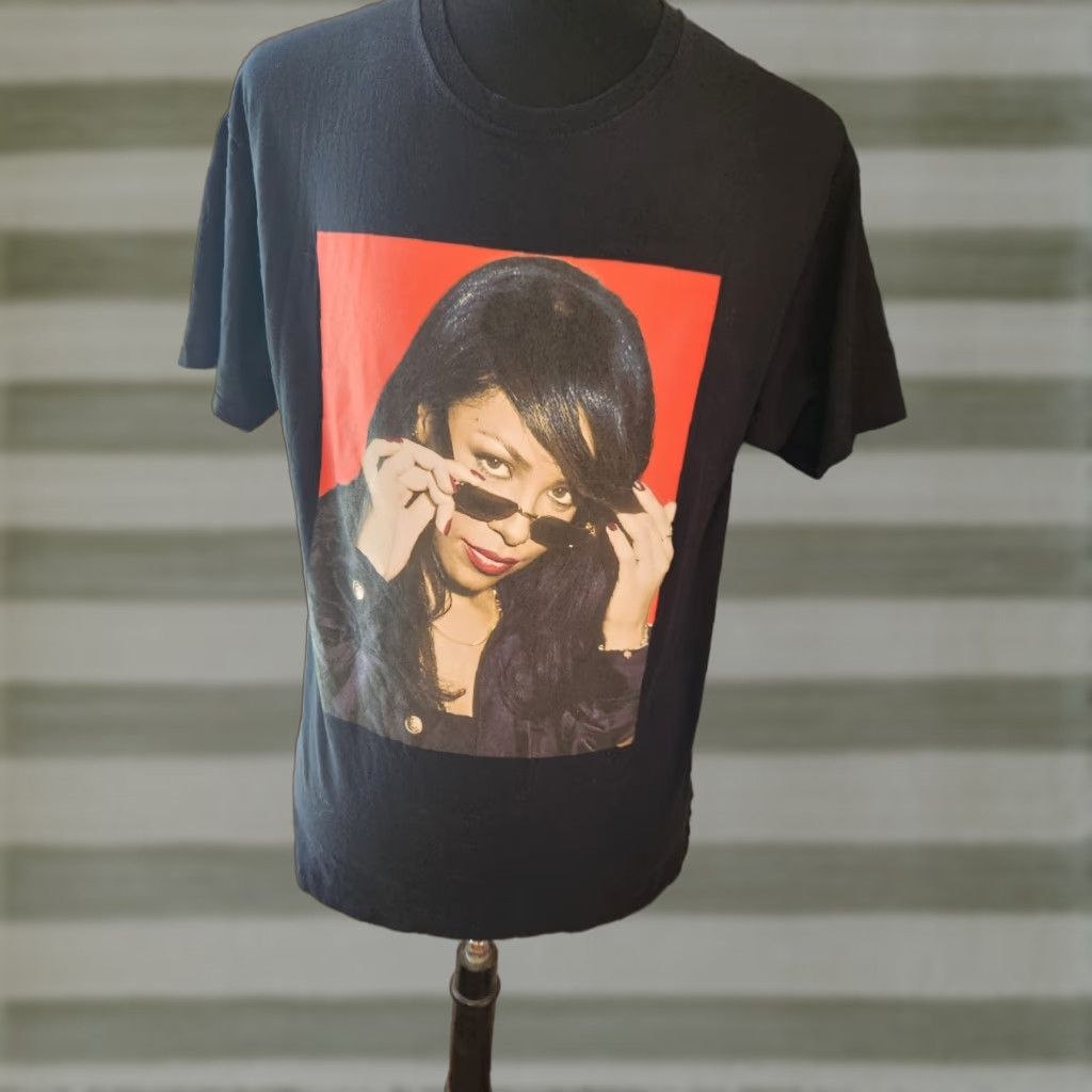 Vintage Aaliyah Music Shade Short Sleeve Black Graphic T Shirt Adult Medium Men Size US M / EU 48-50 / 2 - 1 Thumbnail