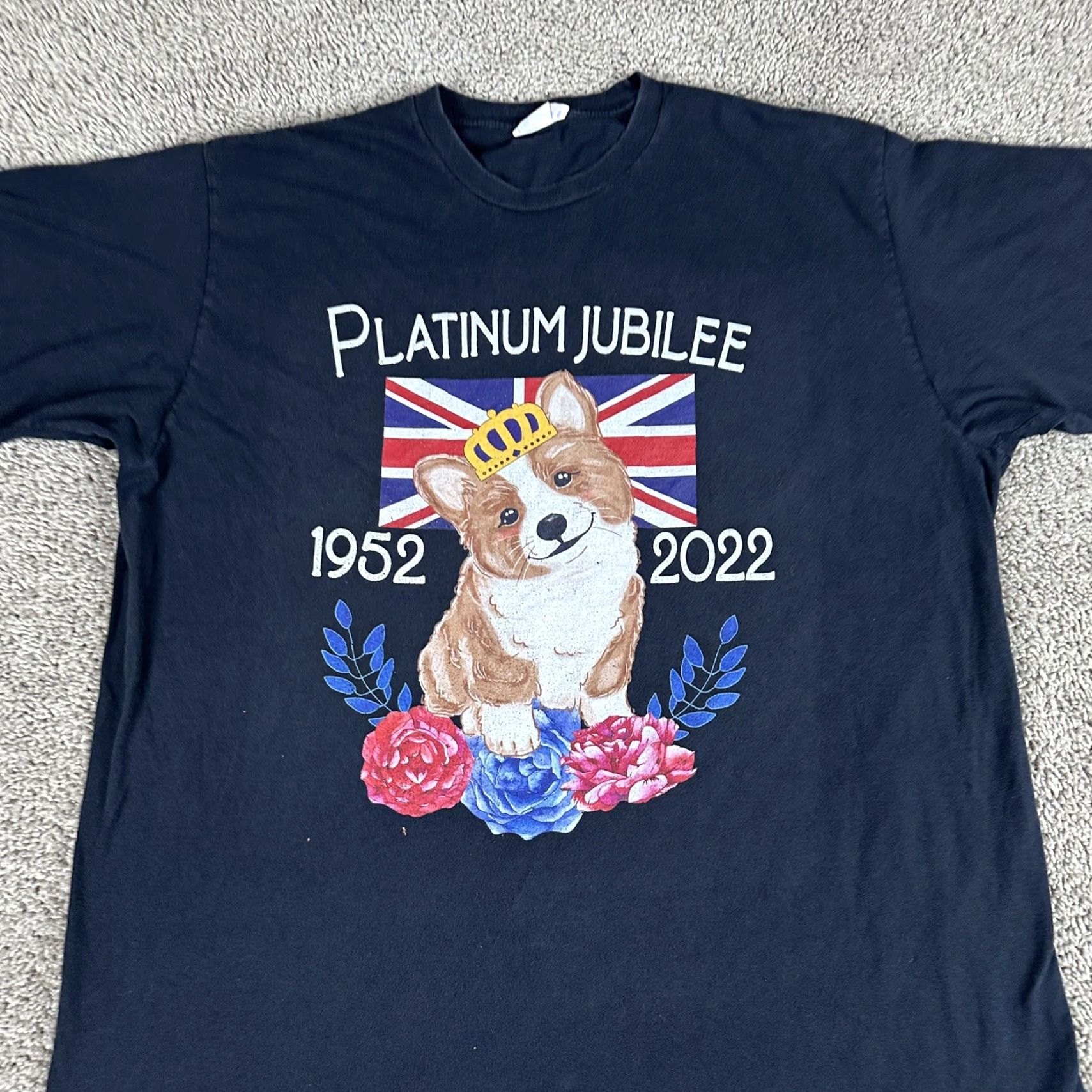 Port & Company Platinum Jubilee Shirt Mens 2XL Black Queen Corgi Dog British Flag 1952 2022 Tee Size US XXL / EU 58 / 5 - 3 Thumbnail