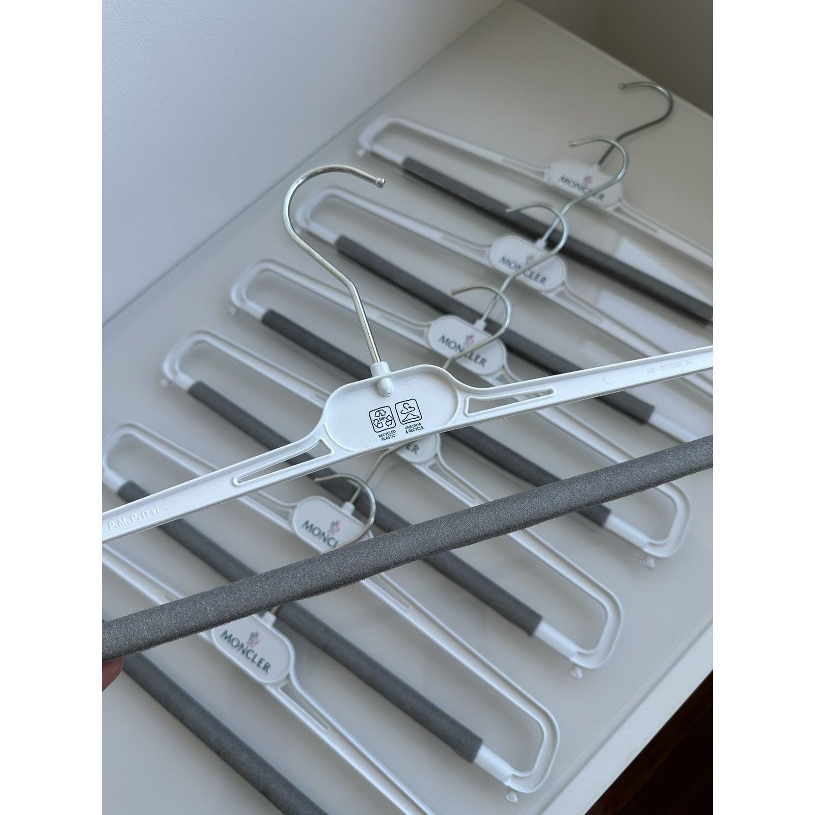 Moncler logo made in italy plastic metal hook white hangers