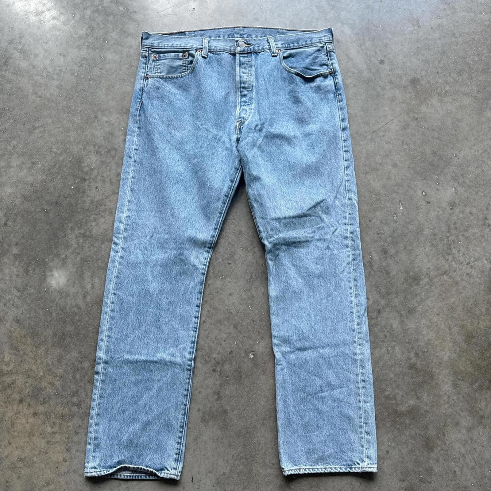 Levi's Levi's 501 Straight Leg Light Wash Vintage Jeans Size US 38 / EU 54 - 1 Thumbnail