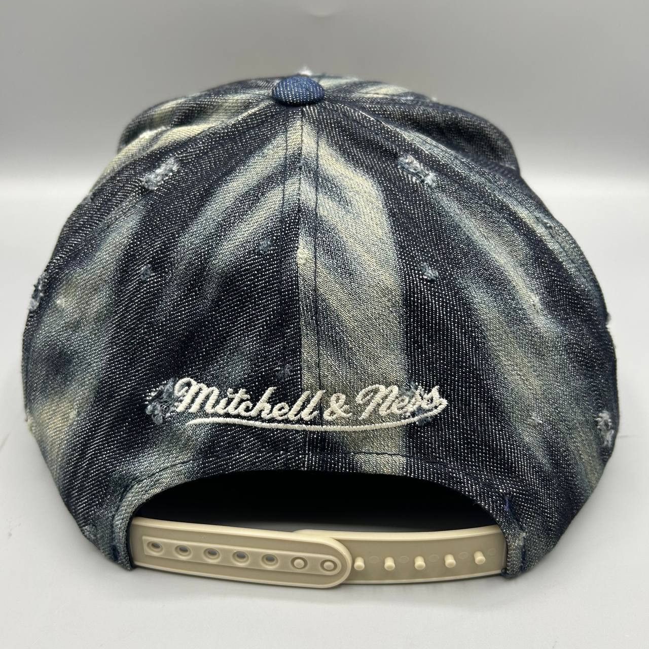 Mitchell & Ness Chicago Bulls Hat Men Denim Torn Mitchell & Ness Snap Back Size ONE SIZE - 8 Thumbnail