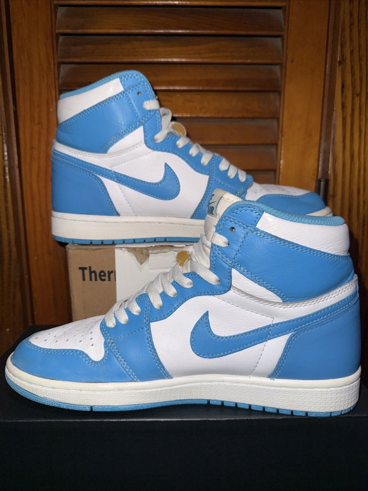 Jordan Brand Size 8 - Jordan 1 Retro High OG UNC 2015 Size US 8 / EU 41 - 2 Thumbnail