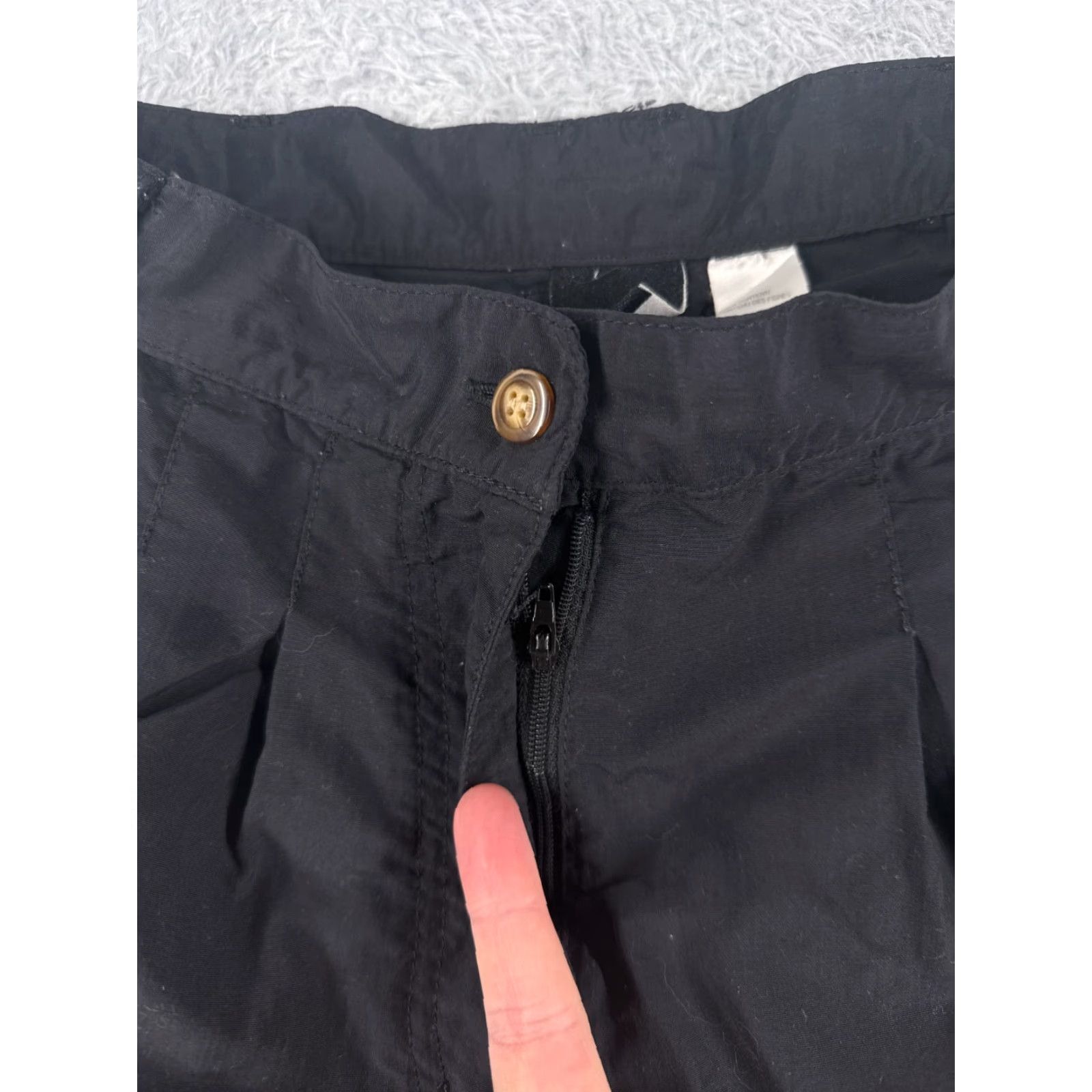 The North Face VINTAGE The North Face Women's Shorts 8 Black Cargo 100% Nylon Hiking Casual Travel Activewear Size 30" / US 8 / IT 44 - 6 Thumbnail
