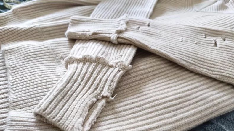 Helmut Lang HELMUT LANG Pioneer open hole V neck wool sweater for men Size US XS / EU 42 / 0 - 5 Thumbnail