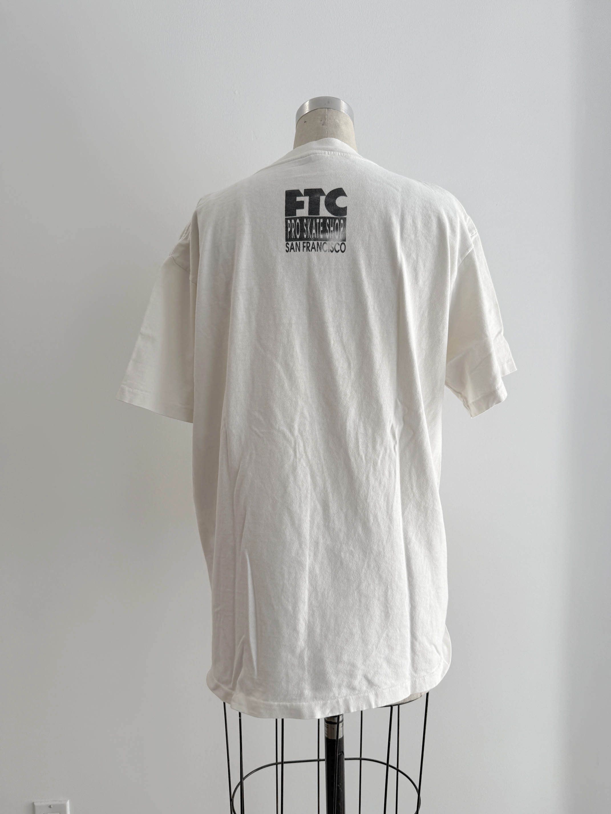 Vintage 90s Vintage Keith haring Free S. Africa T-shirt Size US XL / EU 56 / 4 - 4 Thumbnail