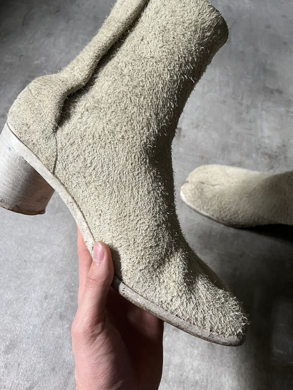 Maison Margiela Maison Margiela distressed look tabi heel fur boots Size US 10 / EU 43 - 4 Thumbnail