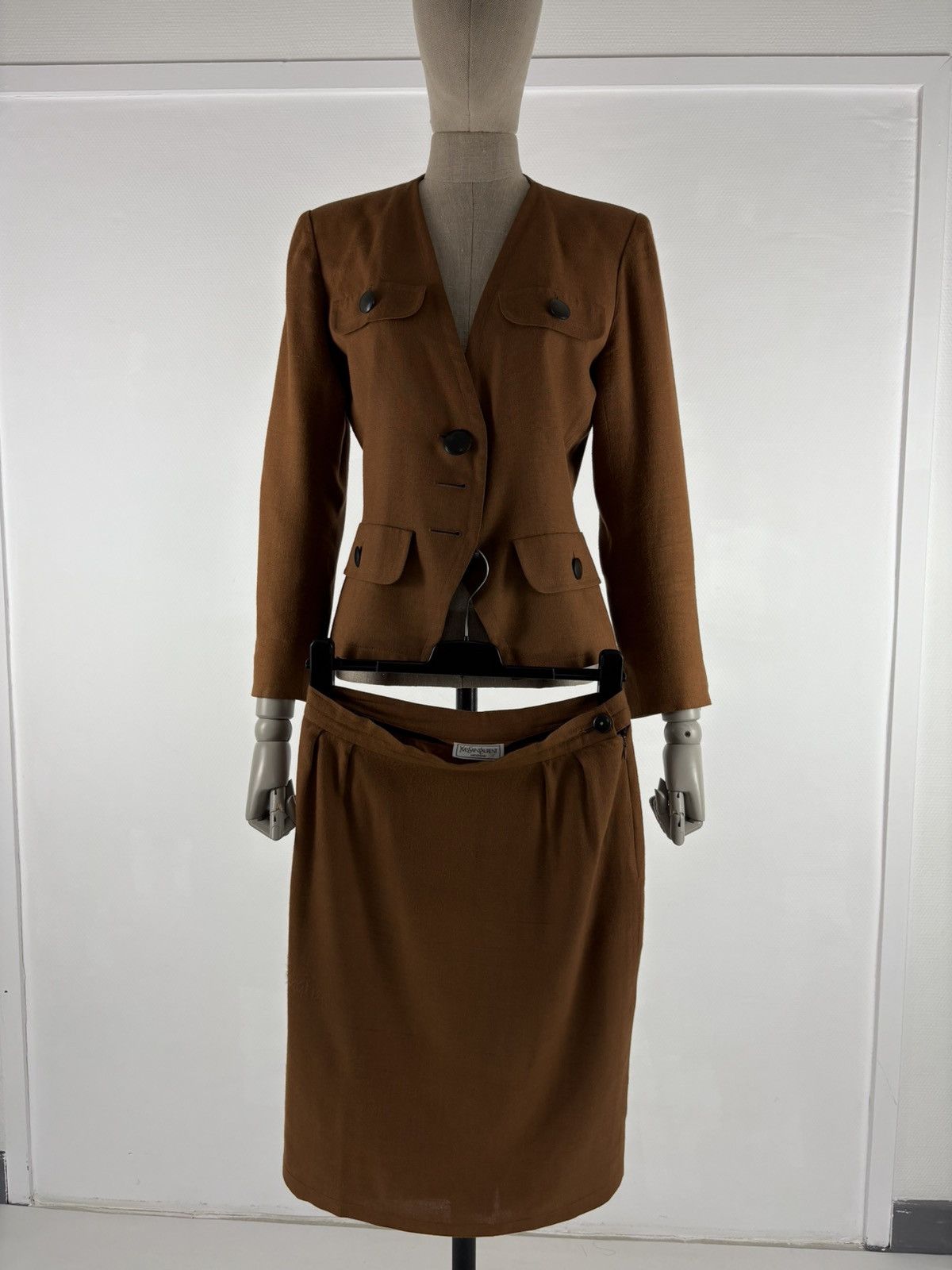 Yves Saint Laurent Rare 70's YSL Variation Rive Gauche Linen Elegant Set 2 Piece Skirt Suit Blazer Jacket Size M / US 6-8 / IT 42-44 - 10 Thumbnail