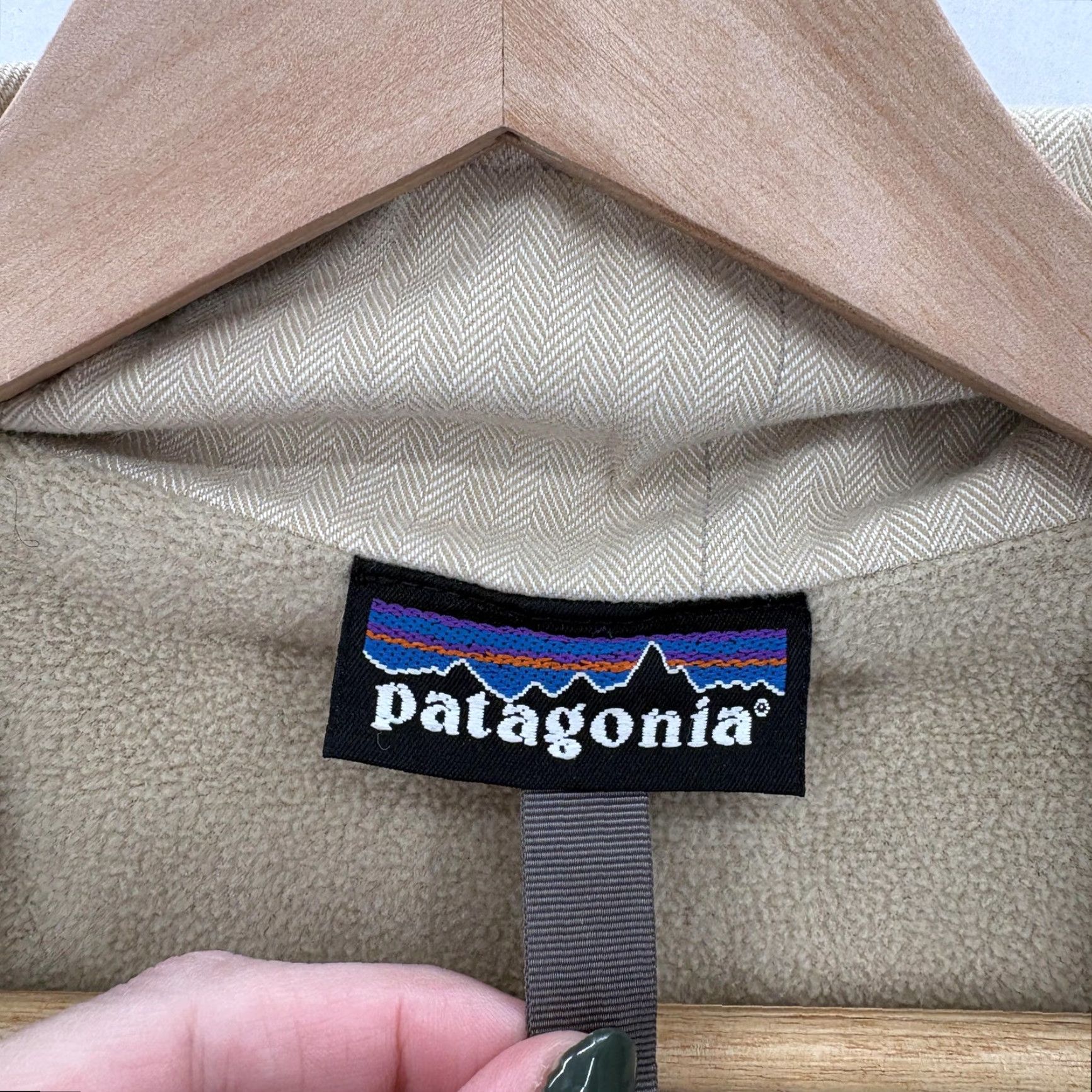 Patagonia Patagonia Coat Womens Medium Beige Fleece Lined Herringbone Trench Travel Casual Size M / US 6-8 / IT 42-44 - 4 Thumbnail