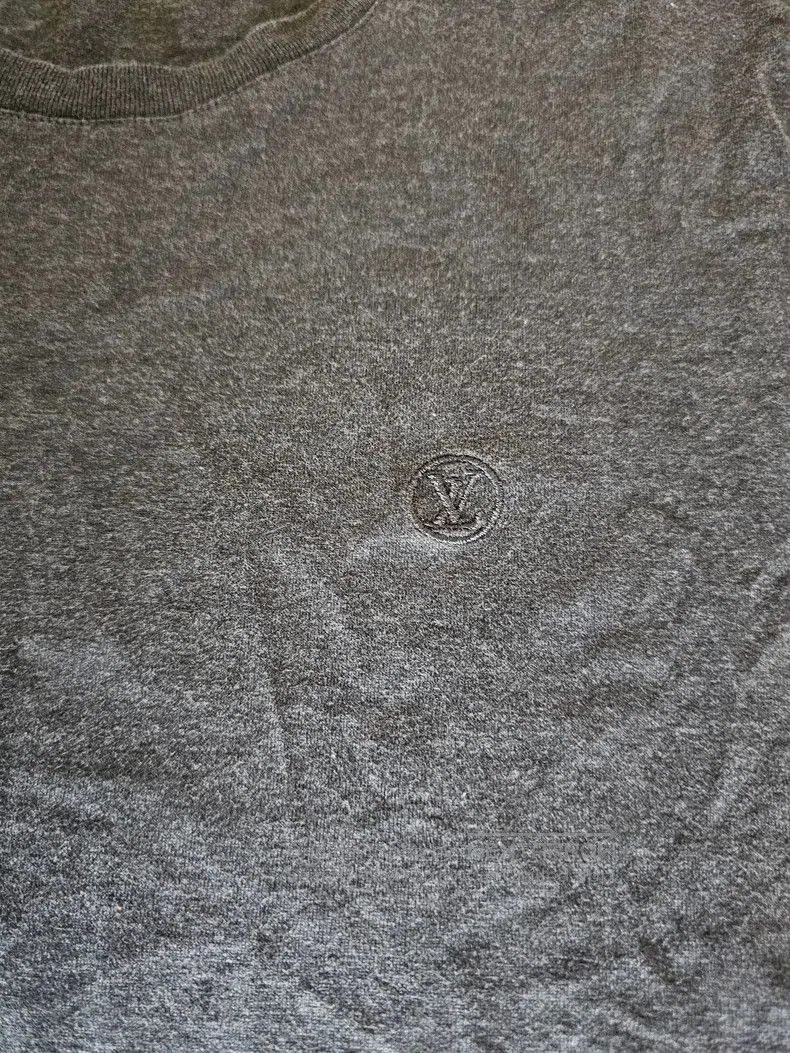Louis Vuitton Louis Vuitton Men's Gray Short Sleeve T. Size US M / EU 48-50 / 2 - 2 Thumbnail