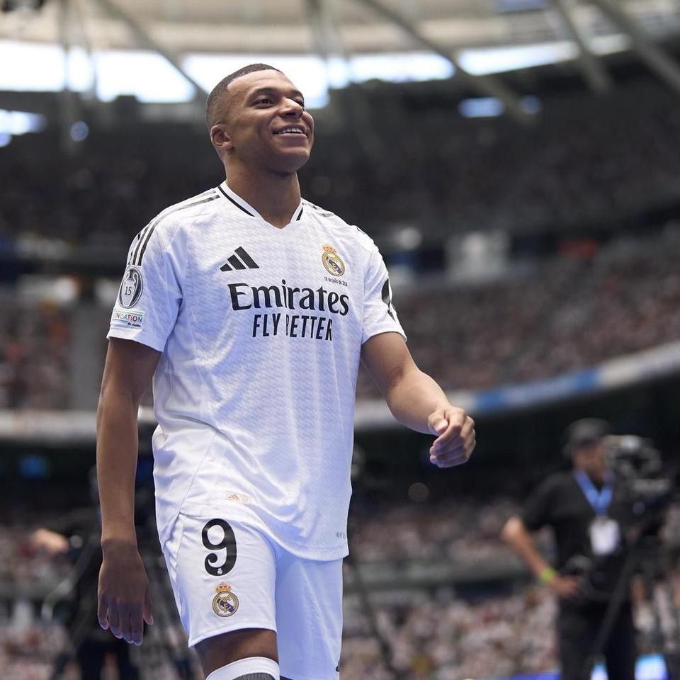 Adidas Real Madrid Mbappe 2024 25 home PLAYER VERSION UCLjersey NWT Size US M / EU 48-50 / 2 - 8 Thumbnail
