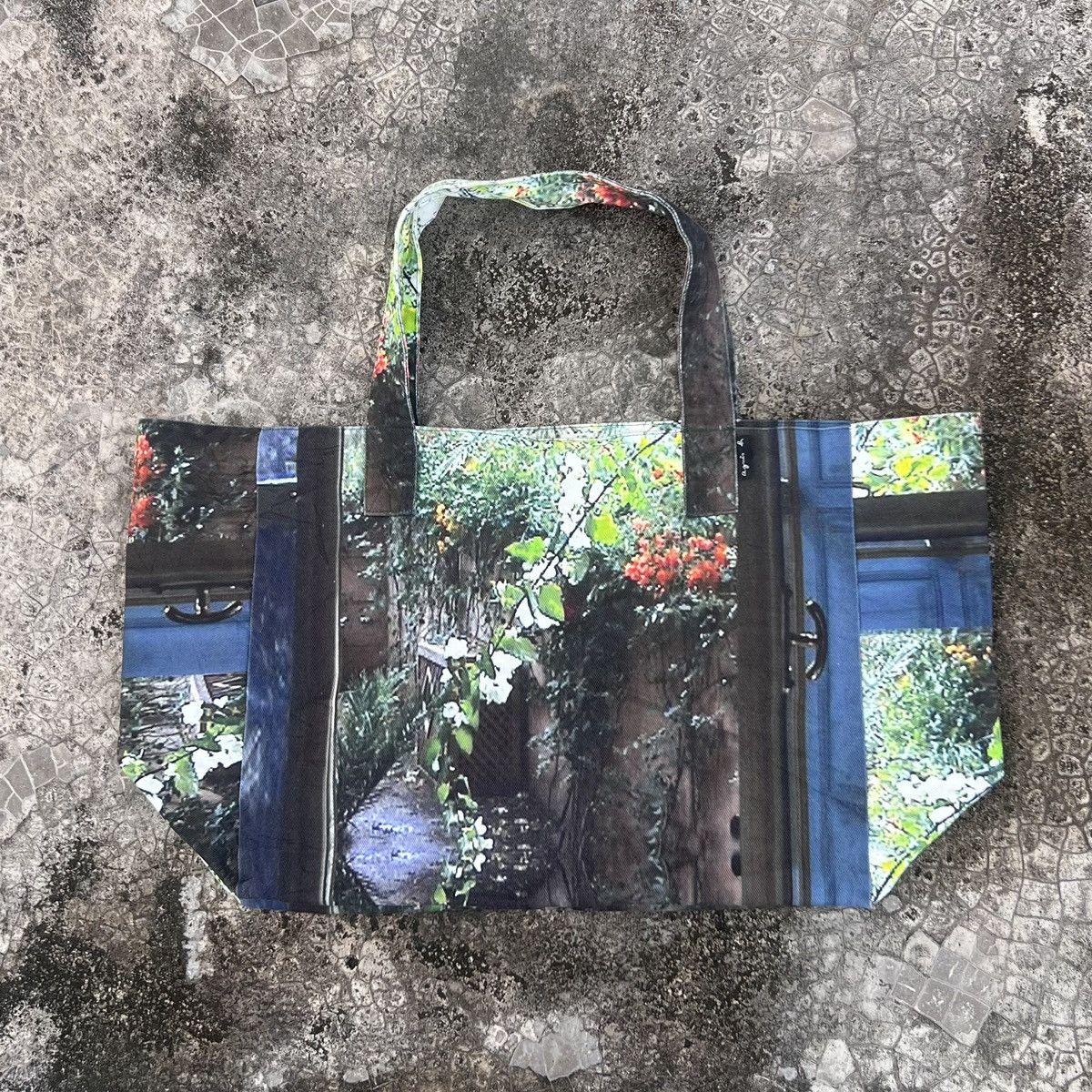 agnes b. Agnes b Vibrant Floral Tote Bag Size ONE SIZE - 2 Thumbnail
