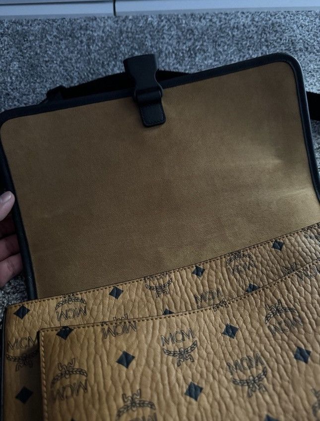 MCM Men's Klassik Medium Messenger Bag Size ONE SIZE - 6 Thumbnail