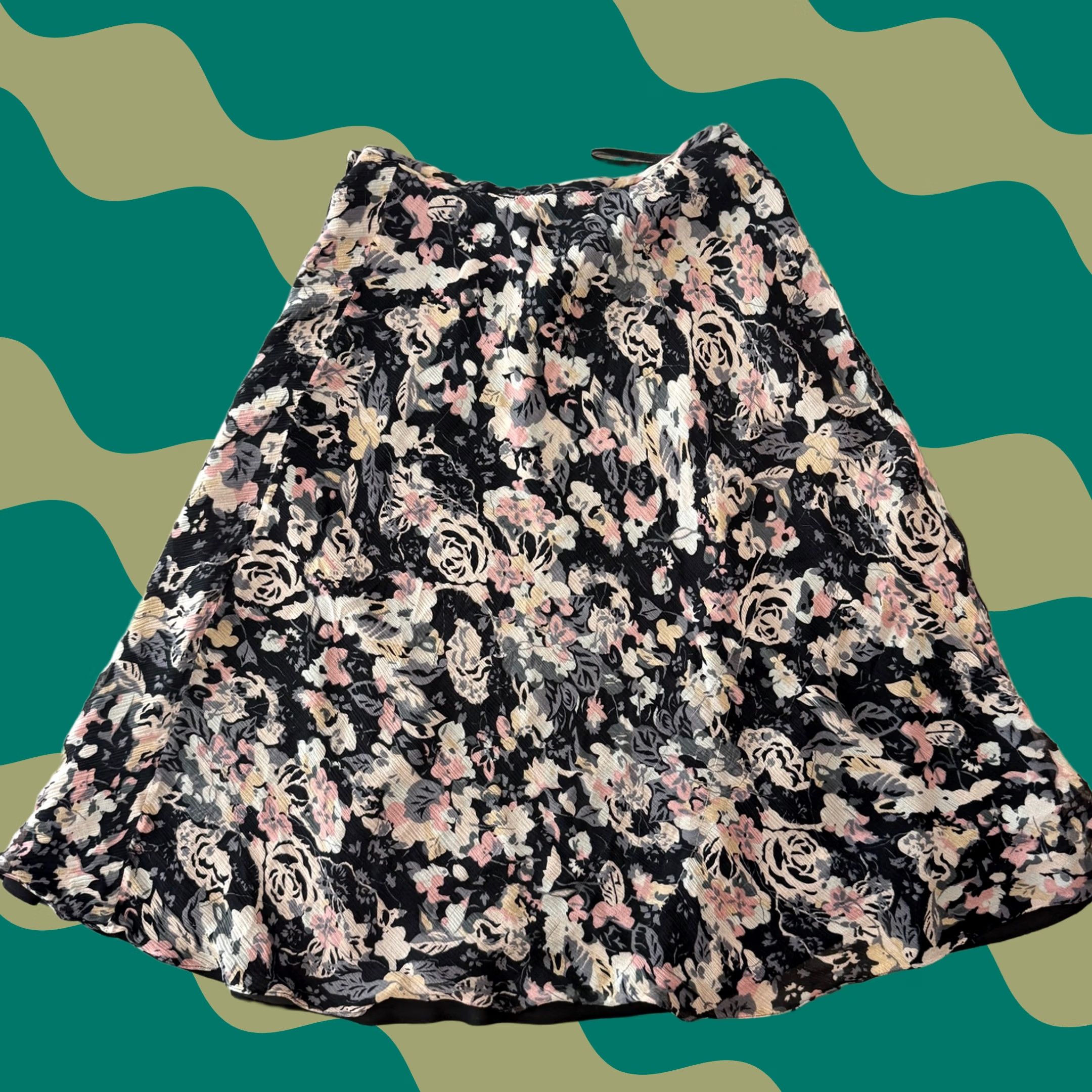 Layer 8 VINTAGE Y2K 90's 100% Silk Floral Flowy Midi Layer Fairy Boho Prairie Skirt SZ 8 Size 30" / US 8 / IT 44 - 1 Thumbnail