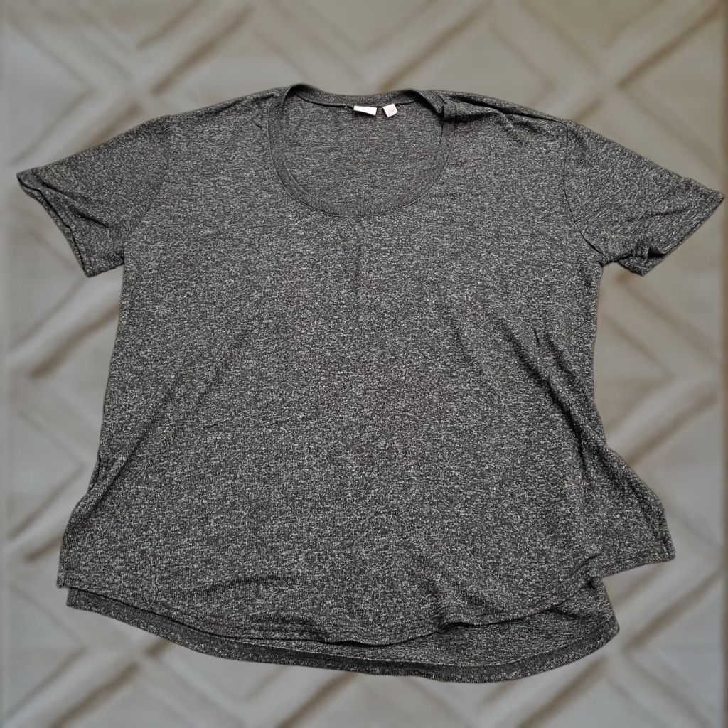 Vintage Make + Model T-Shirt Womens Adult Medium Dark Gray Scoop Neck Short Sleeve Tee Basic Size M / US 6-8 / IT 42-44 - 1 Thumbnail
