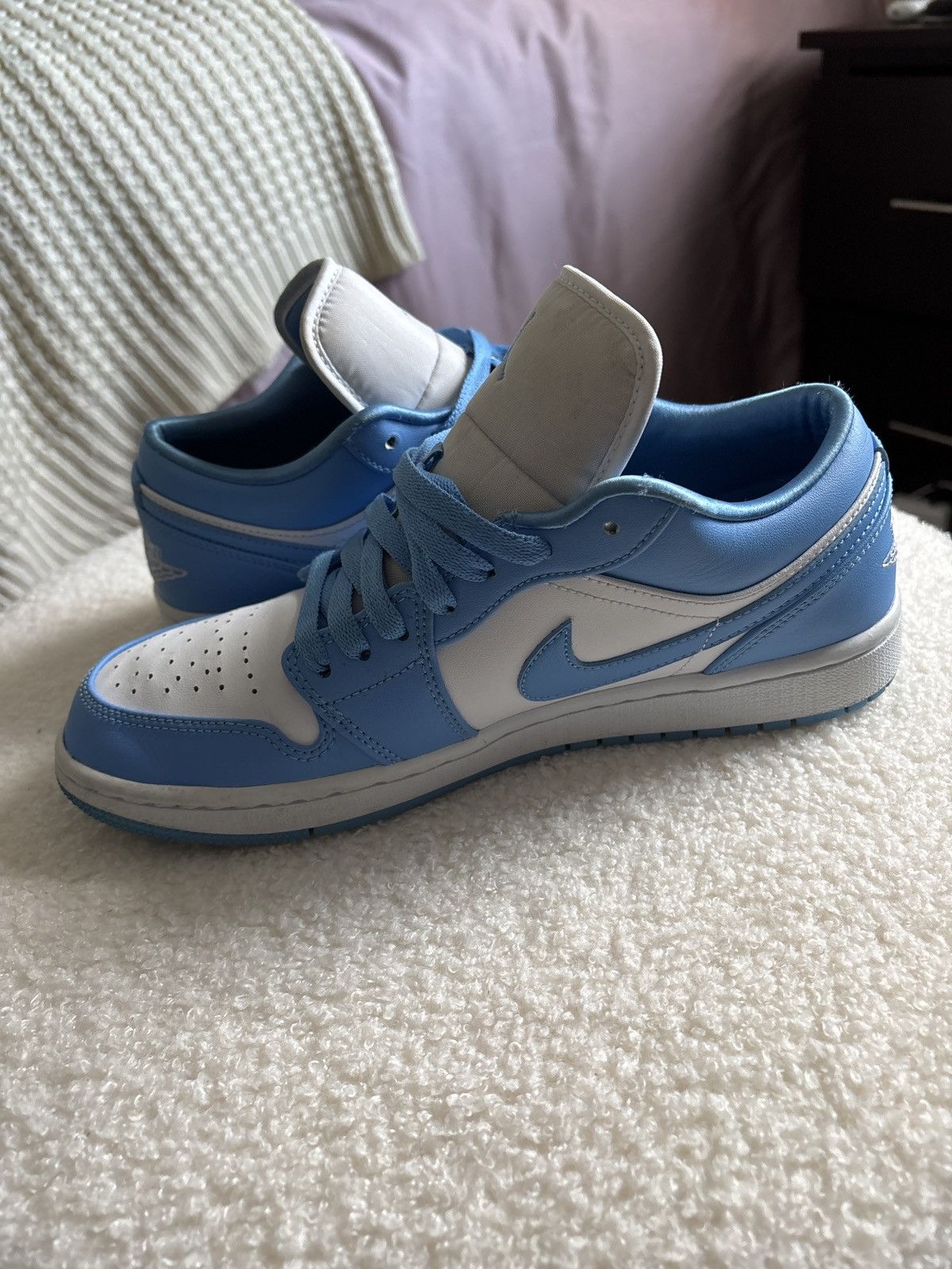 Jordan Brand × Nike UNC WMNS Air Jordan 1s Size US 9.5 / IT 39.5 - 3 Thumbnail