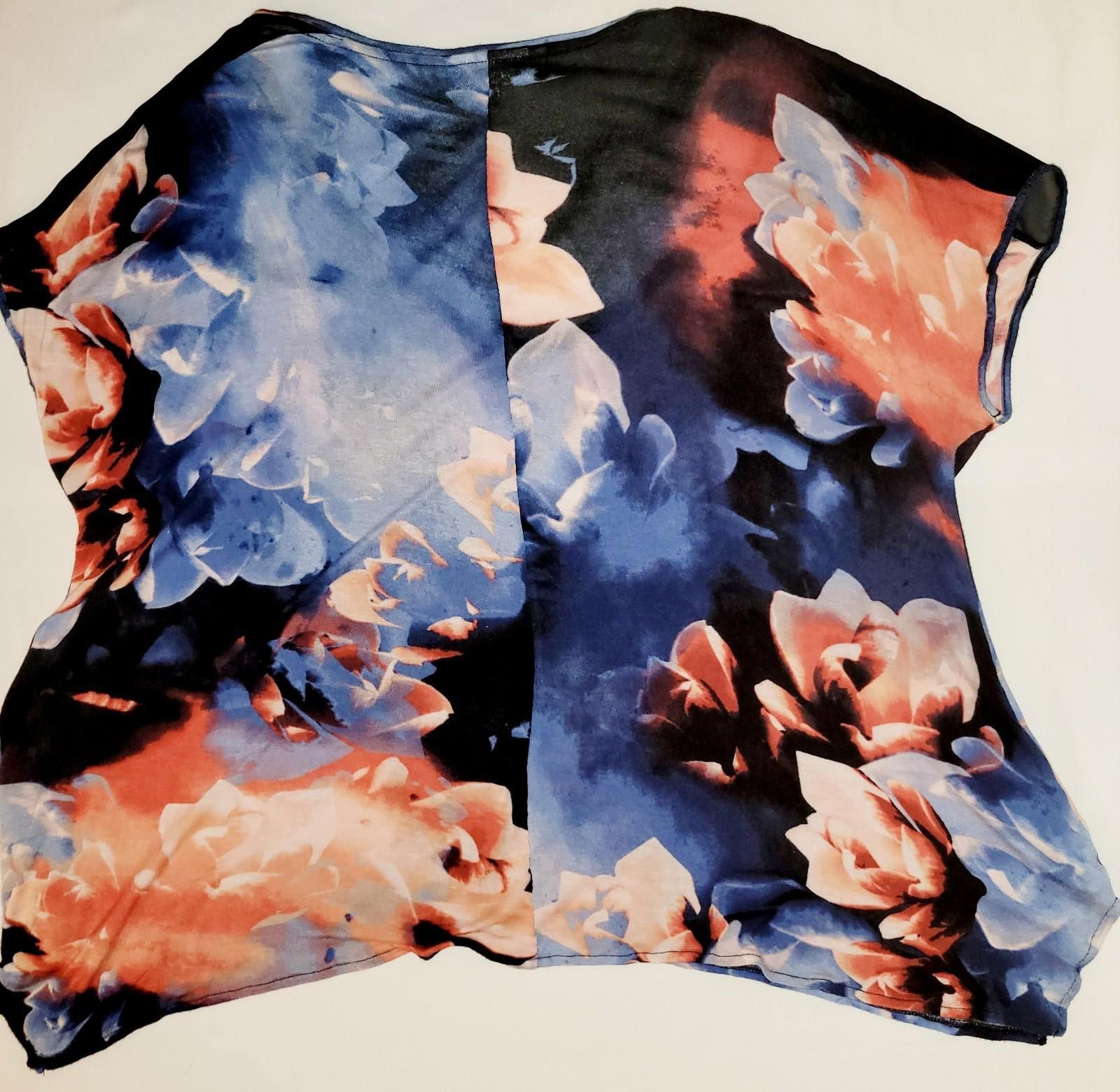 Designer JLo women's XL short sleeved blouse Size XL / US 12-14 / IT 48-50 - 7 Thumbnail
