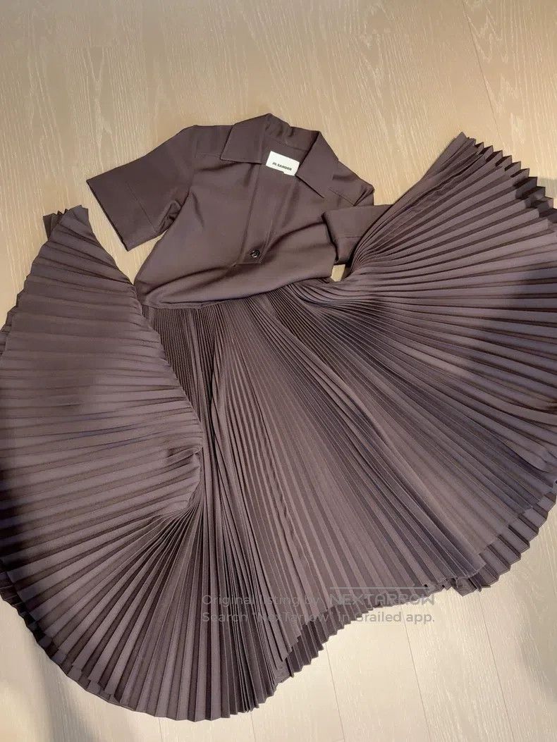 Jil Sander Jil Sander size 32 A dress with a big train Size M / US 6-8 / IT 42-44 - 1 Thumbnail