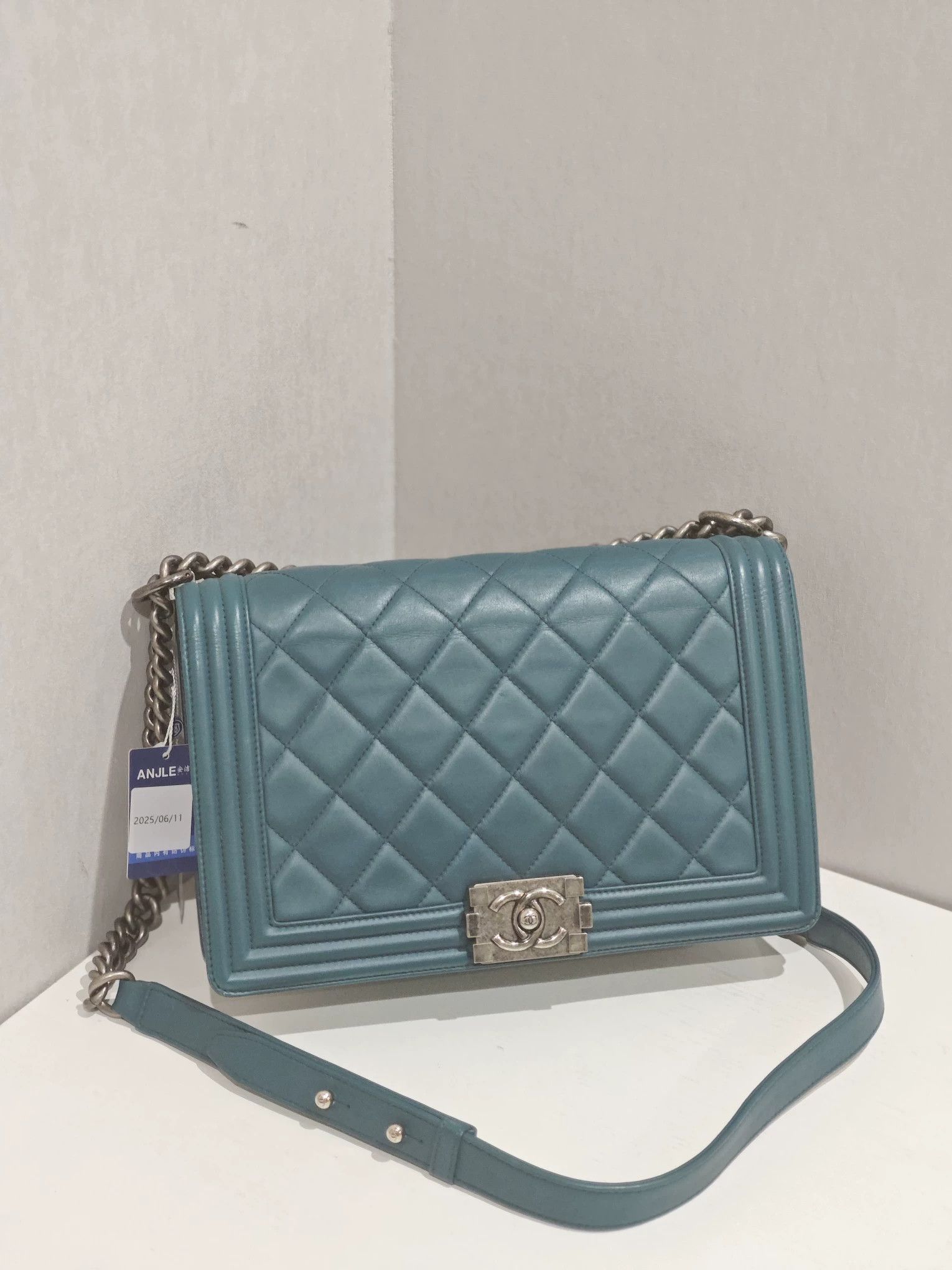 Chanel Pre-loved Bag Very good condition Size ONE SIZE - 1 Thumbnail