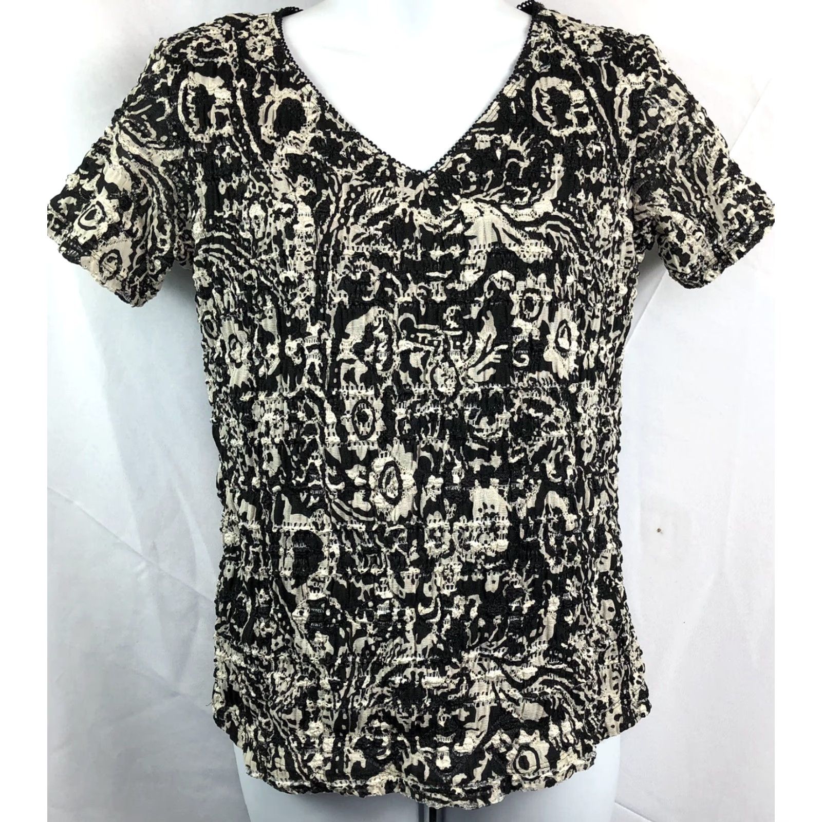 Vintage East 5th Blouse NWT M Petite Black Geometric V-Neck Short Sleeve Boho Artsy Ruched Slim Fit Shirt Size M / US 6-8 / IT 42-44 - 6 Thumbnail
