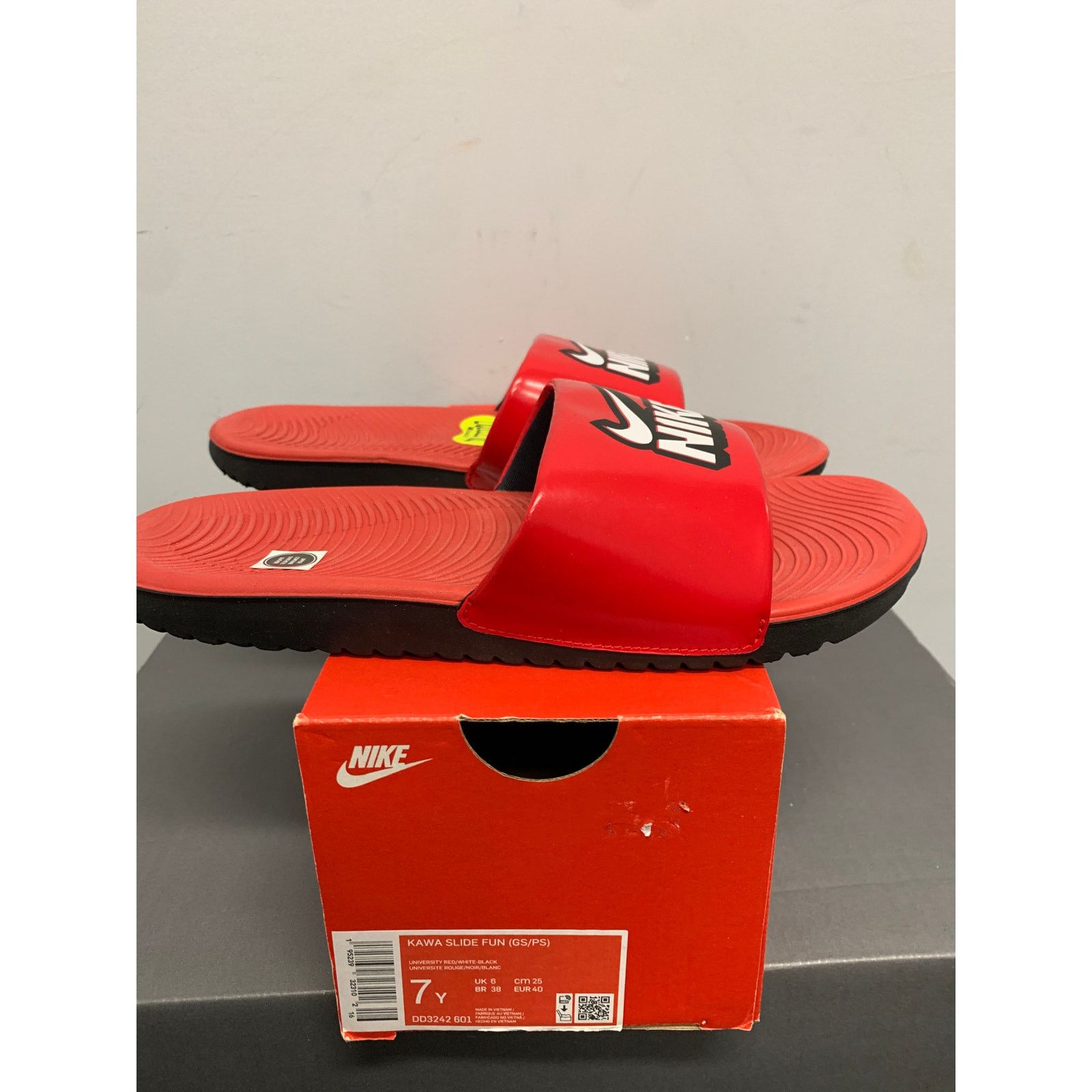 Nike NEW Kid’s Nike Kawa Fun Slide Sandals Red Size 7Y SHIPS NOW Size US 7 / EU 40 - 1 Thumbnail