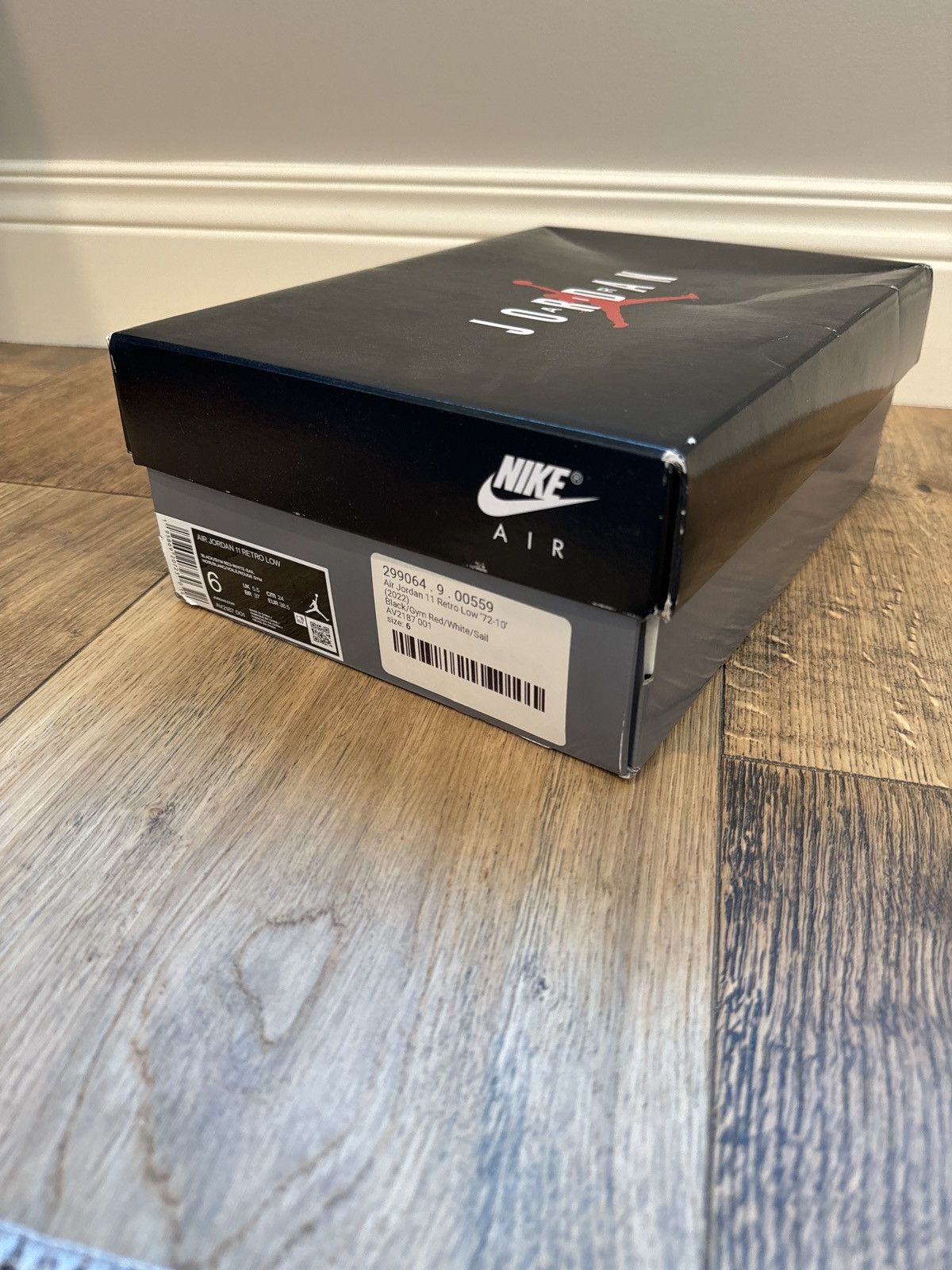 Jordan Brand × Nike Jordan 11 low 72-10 Size US 6 / EU 39 - 7 Thumbnail