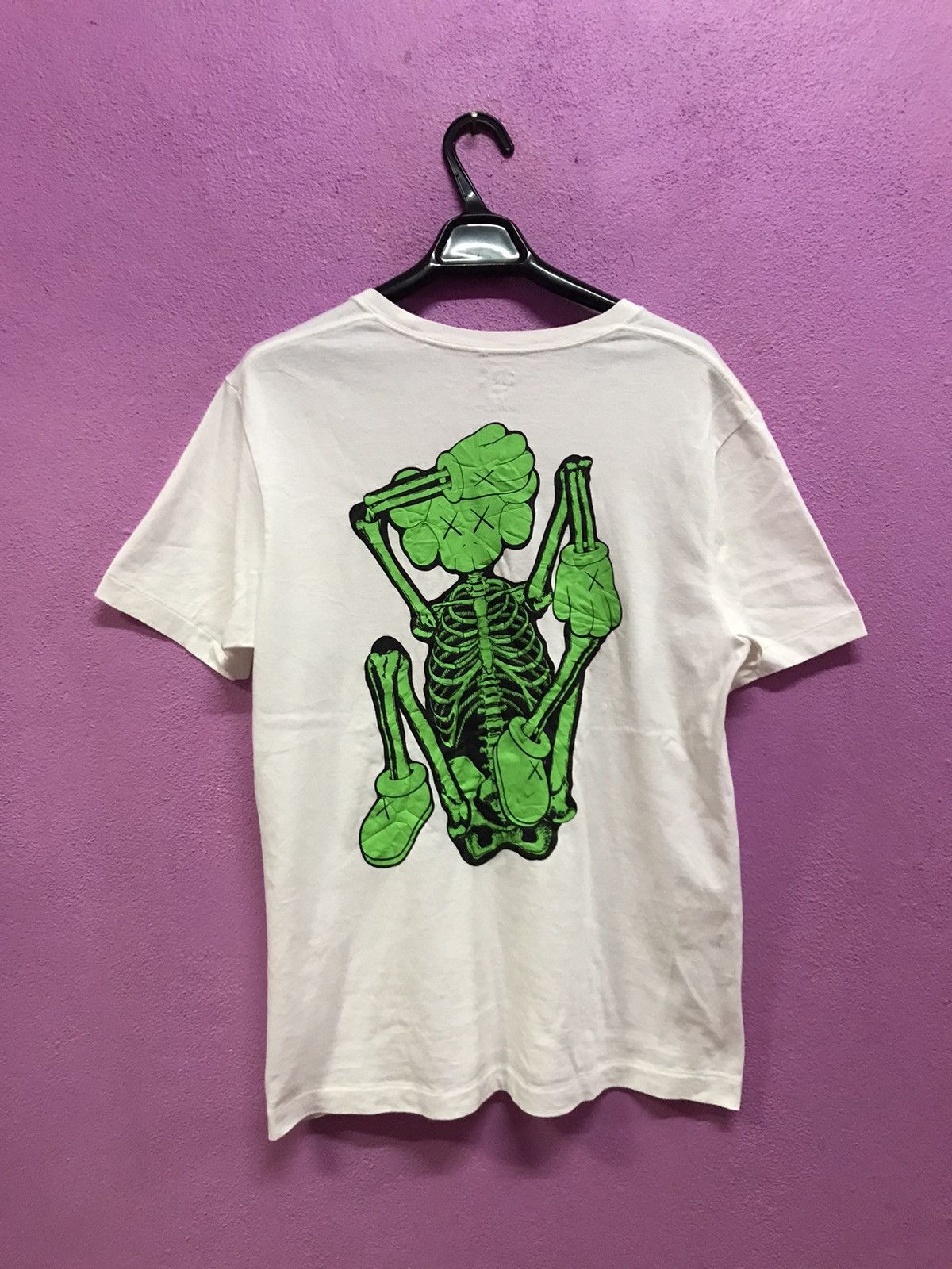 Kaws × Uniqlo Kaws x Uniqlo Skeleton Tee Size L Size US L / EU 52-54 / 3 - 1 Thumbnail